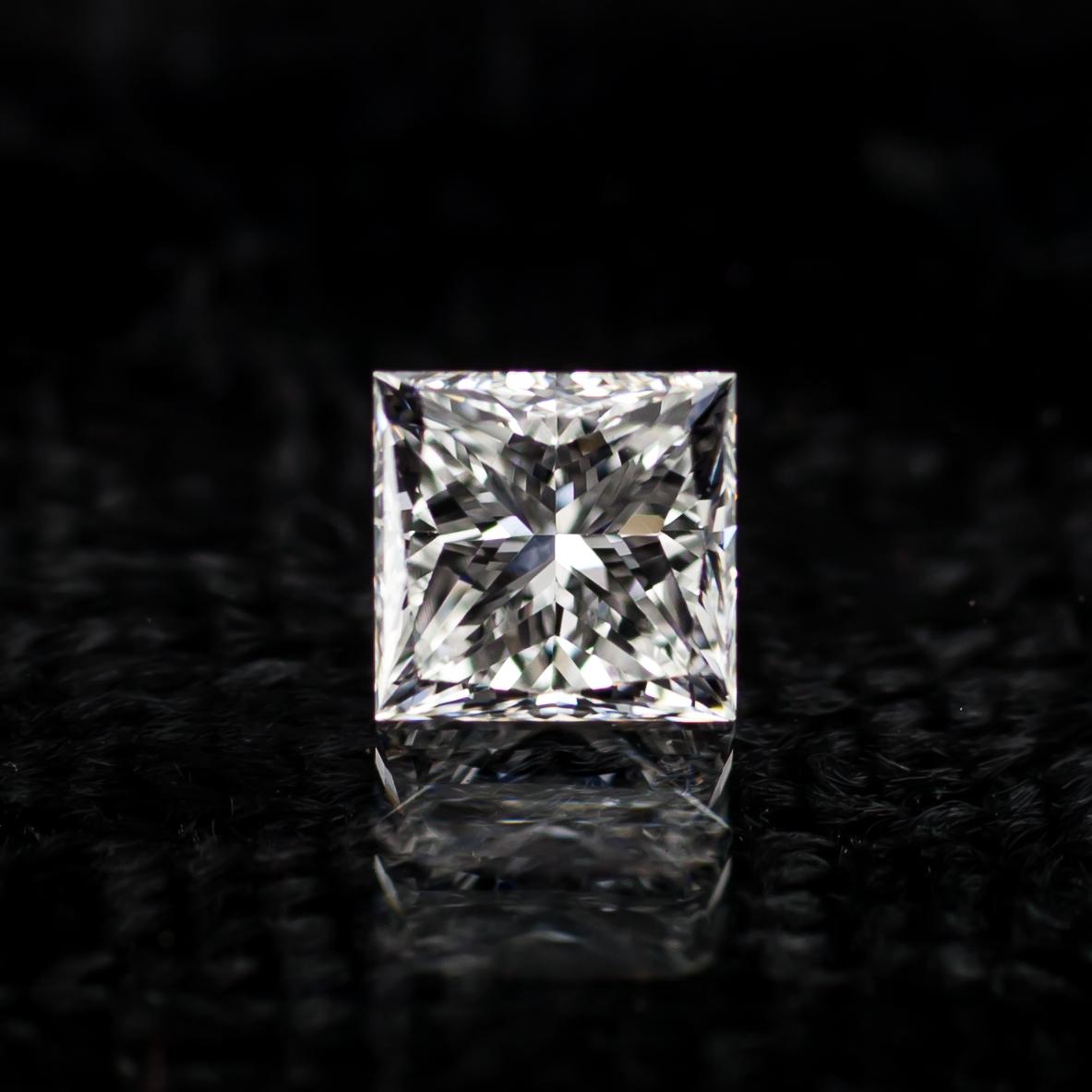Diamant taille princesse de 0,76 carat non serti E / VS1 certifié GIA en vente 1