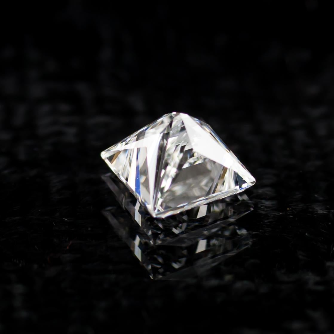 Diamant taille princesse de 0,76 carat non serti E / VS1 certifié GIA en vente 2