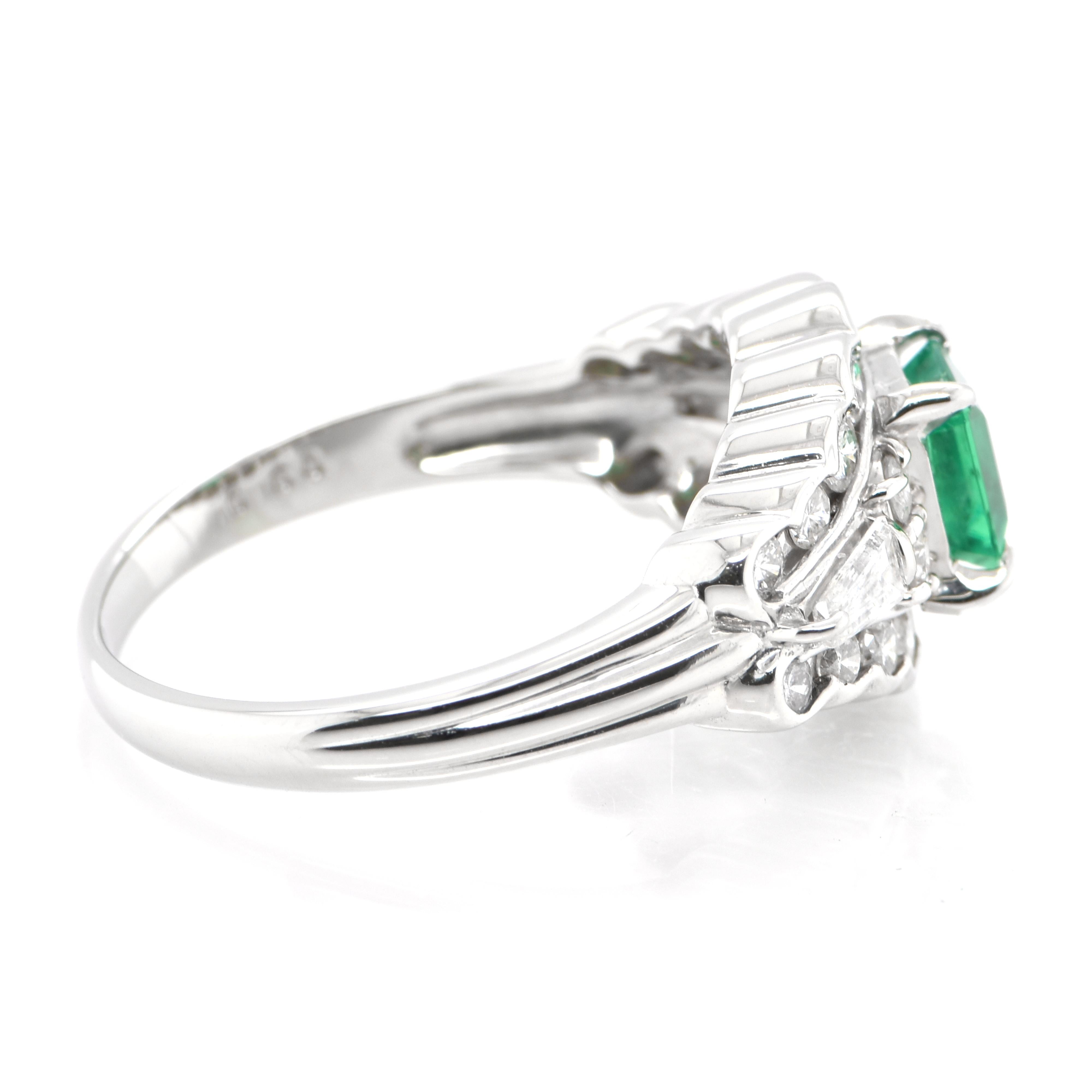 0.76 Carat Natural Emerald and Diamond Antique Ring Set in Platinum In Excellent Condition In Tokyo, JP