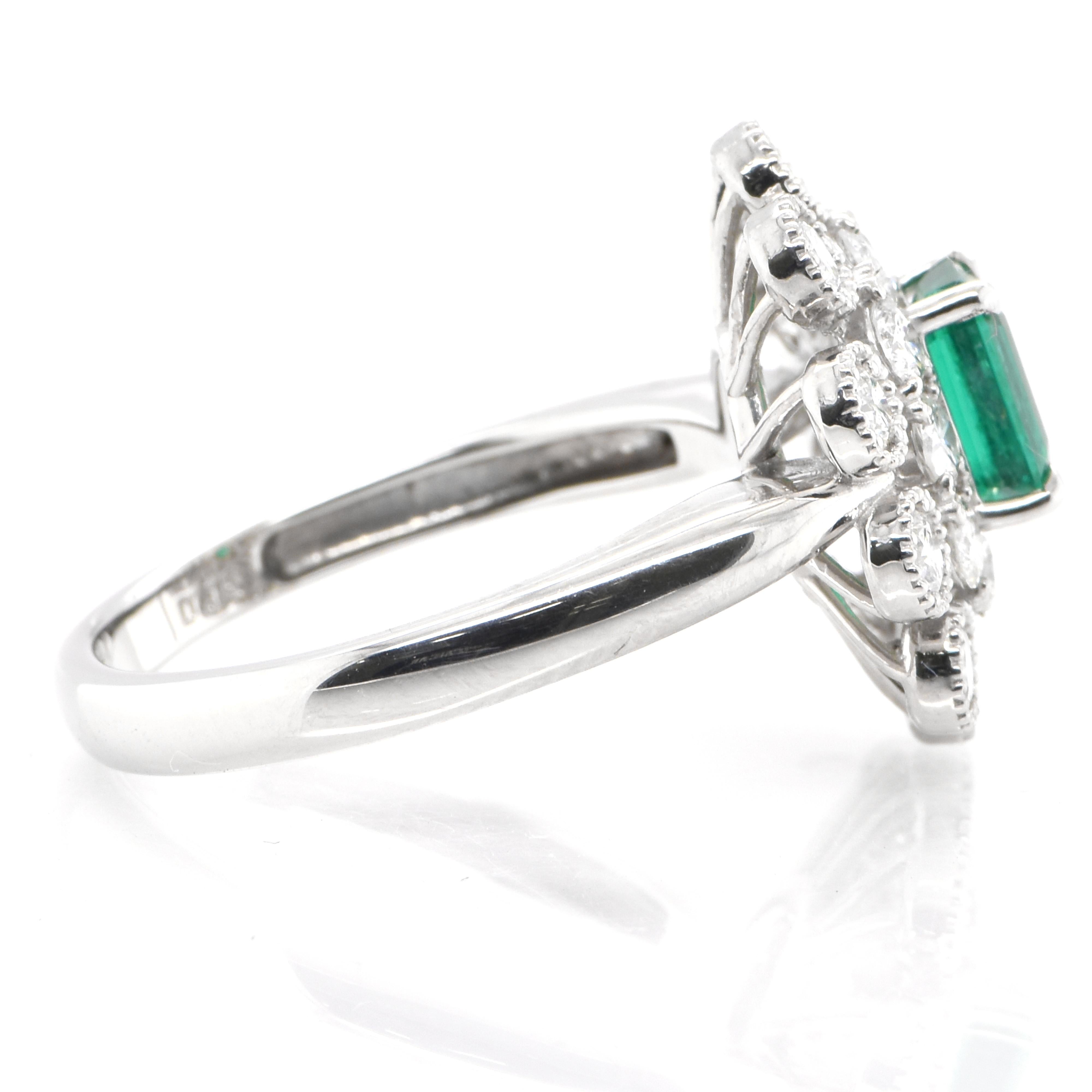 0.76 Carat Natural Emerald and Diamond Double Halo Ring Set in Platinum In New Condition For Sale In Tokyo, JP