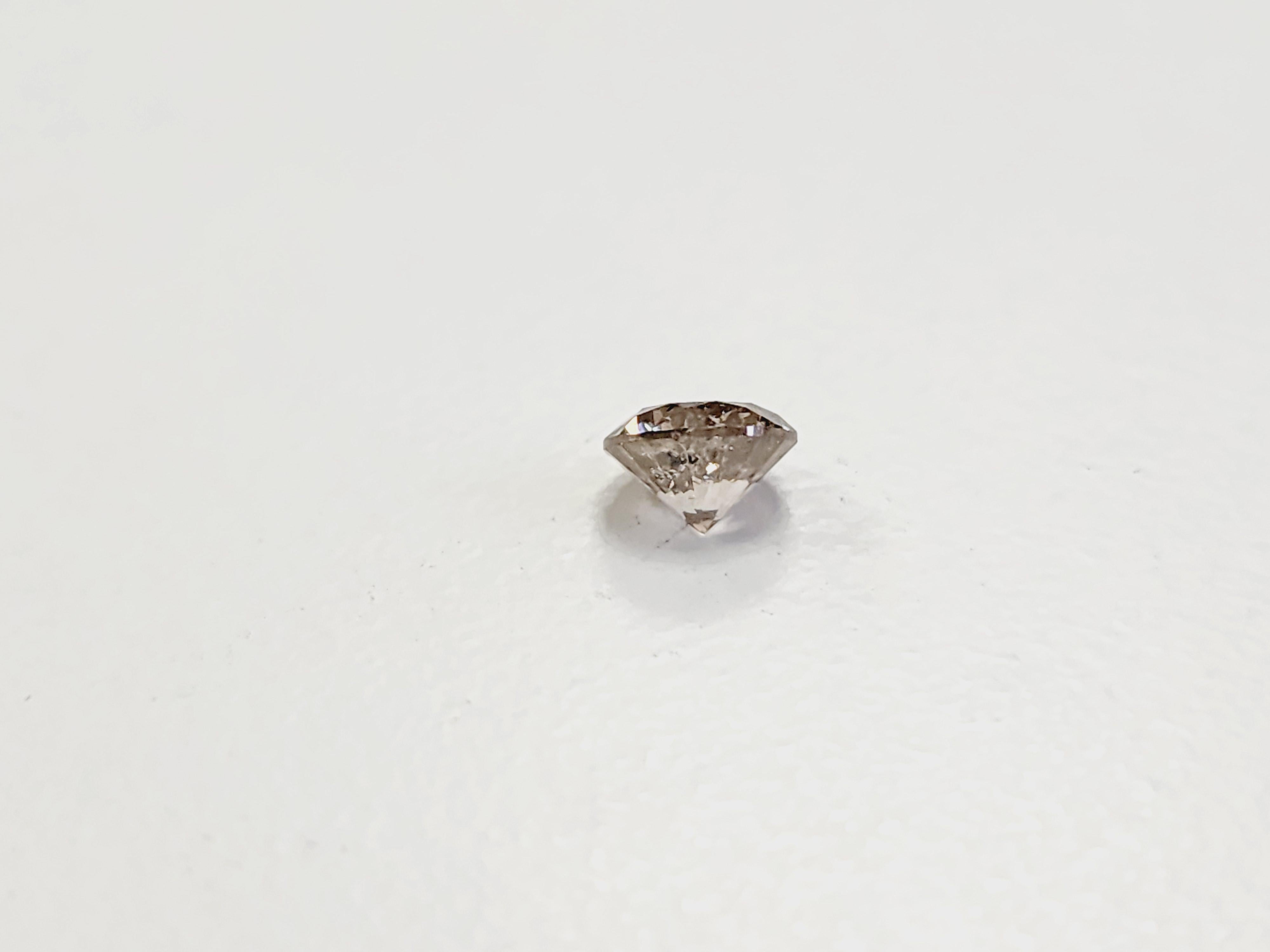 SOLDE DE FÊTE Diamant rond de 0,76 carat de couleur naturelle Brown Light Pour femmes en vente