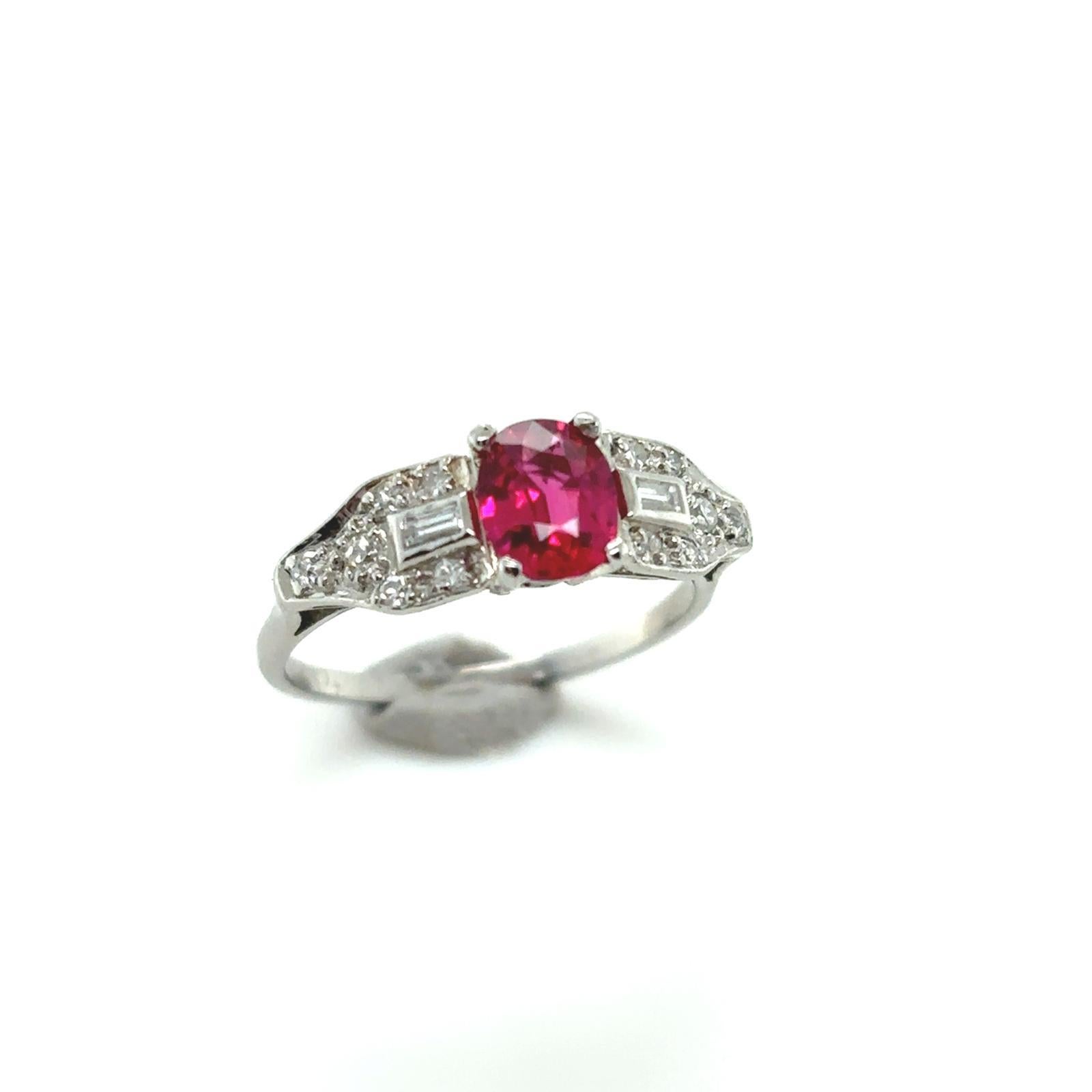 0.76 Carat Red Spinel and Diamond Platinum Ring In Good Condition For Sale In London, GB
