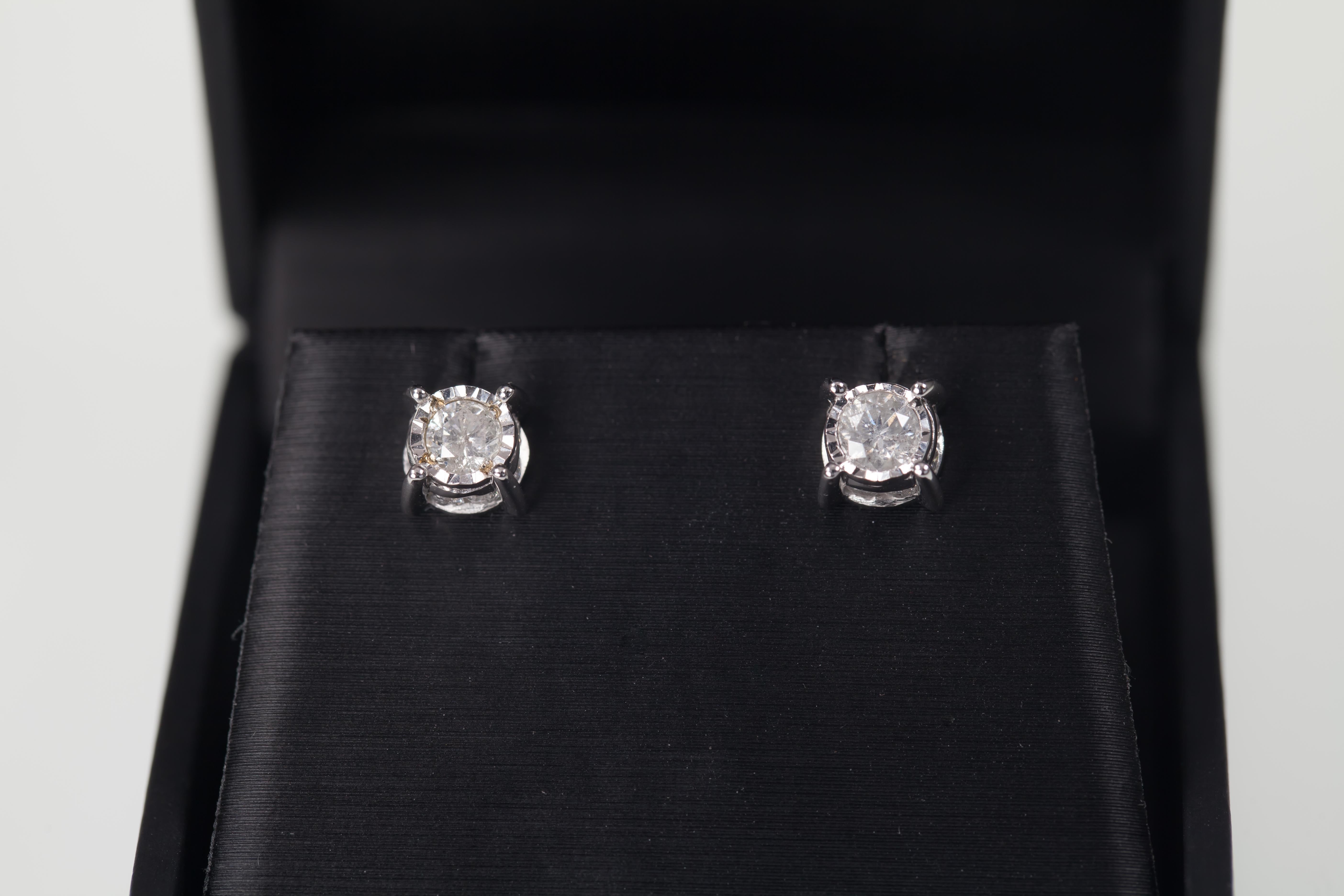 Gorgeous Stud Earrings
Feature 0.44 Cts Round Diamonds
Average Color = H
Average Clarity = I1
16 Accent Stones on Sides
Total Weight of Accent Stones = 0.32 Cts
Total Mass = 1.9 grams
Gorgeous Gift!