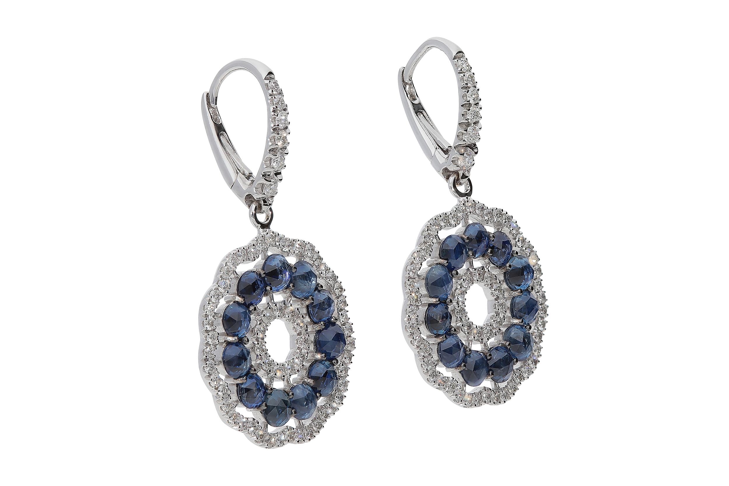 Modern 0.76 White GVS Diamonds 3.01 Rose Cut Blue Sapphires 18kt Gold Dangle Earrings For Sale