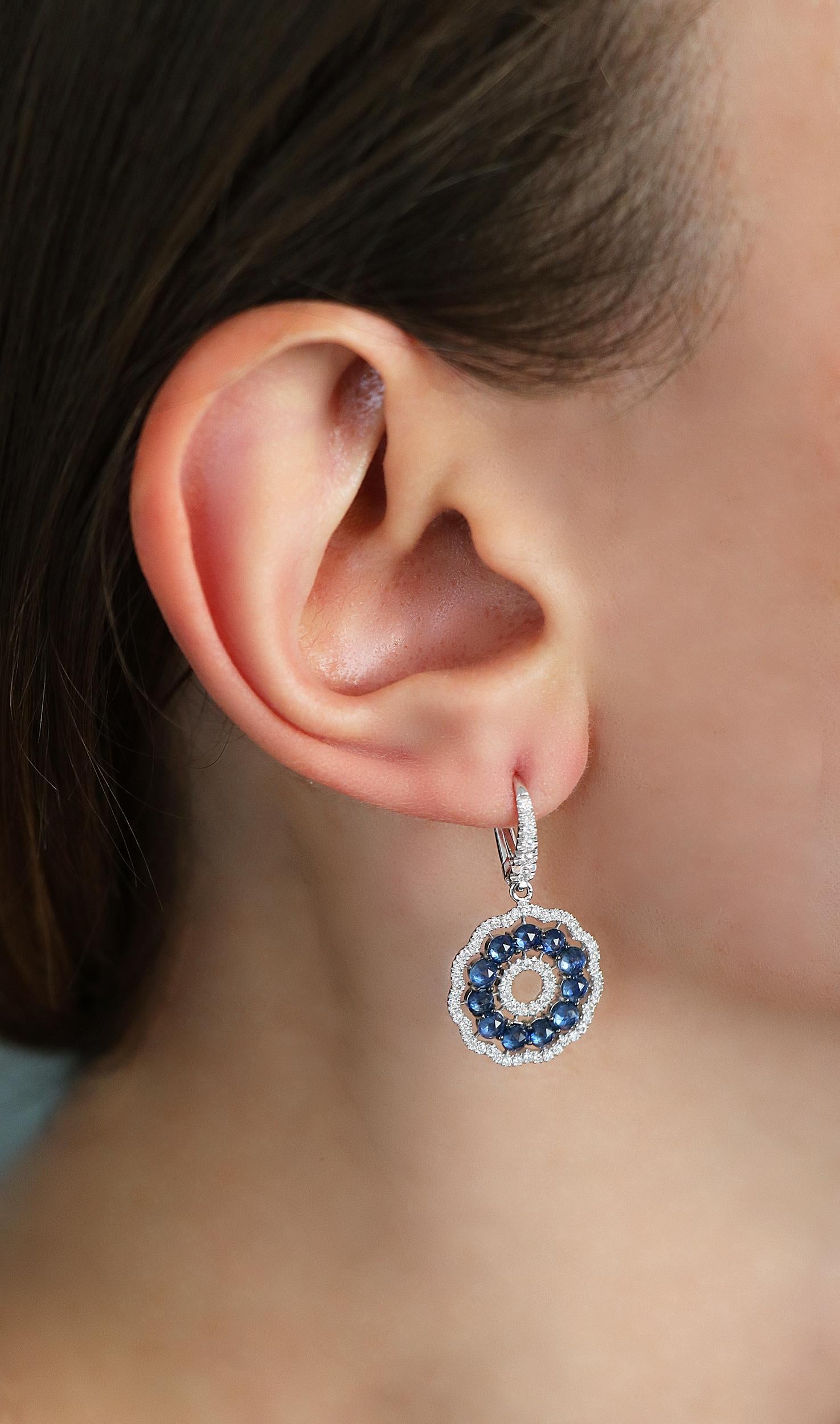 0.76 White GVS Diamonds 3.01 Rose Cut Blue Sapphires 18kt Gold Dangle Earrings In New Condition For Sale In Valenza, IT