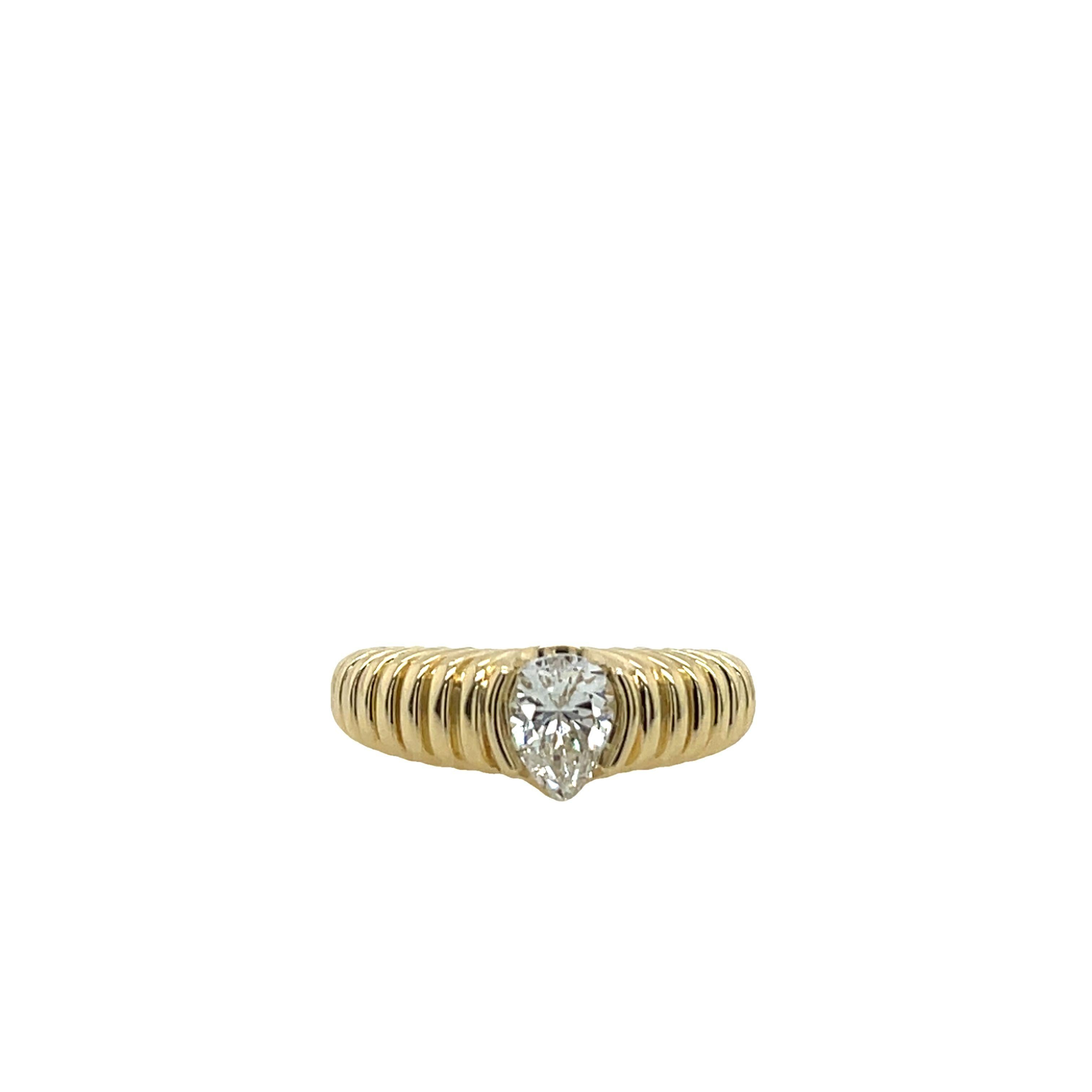 Bague en or jaune 14 carats sertie de diamants en forme de poire de 0,76 carat Unisexe en vente