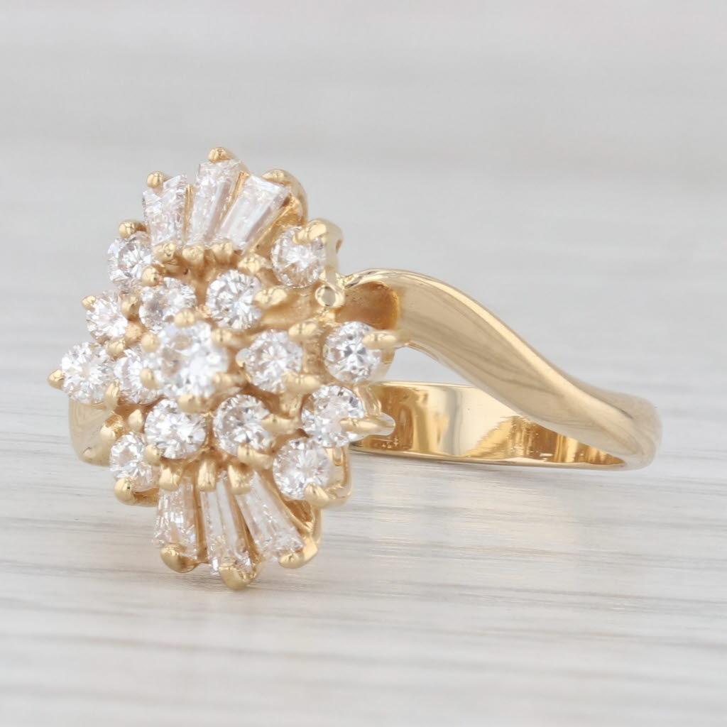 Taille baguette Bague grappe de diamants 0,76 ctw en or jaune 18 carats, taille 7,25 en vente