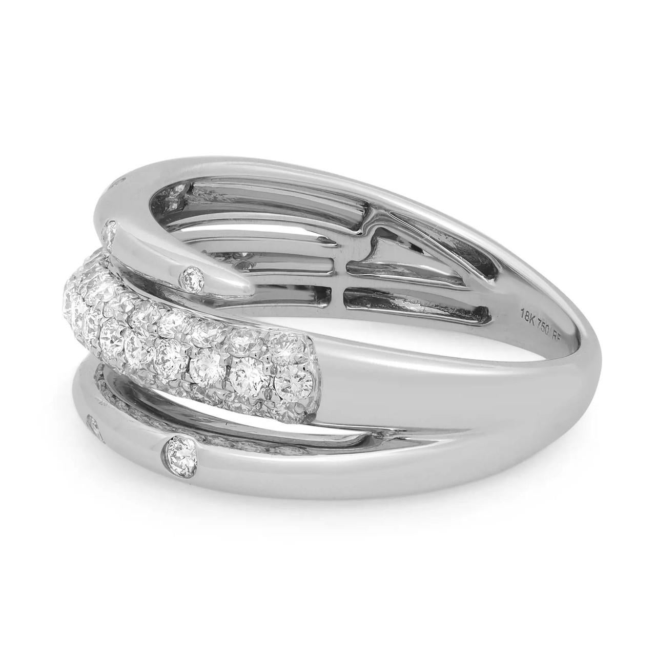 Whiting, notre éblouissante bague spirale à diamant de 0,77 carat en or blanc 18 carats. Cette bague est l'incarnation même de l'élégance et du style. Réalisé en or blanc 18 carats, le design en spirale présente un attrait à la fois moderne et