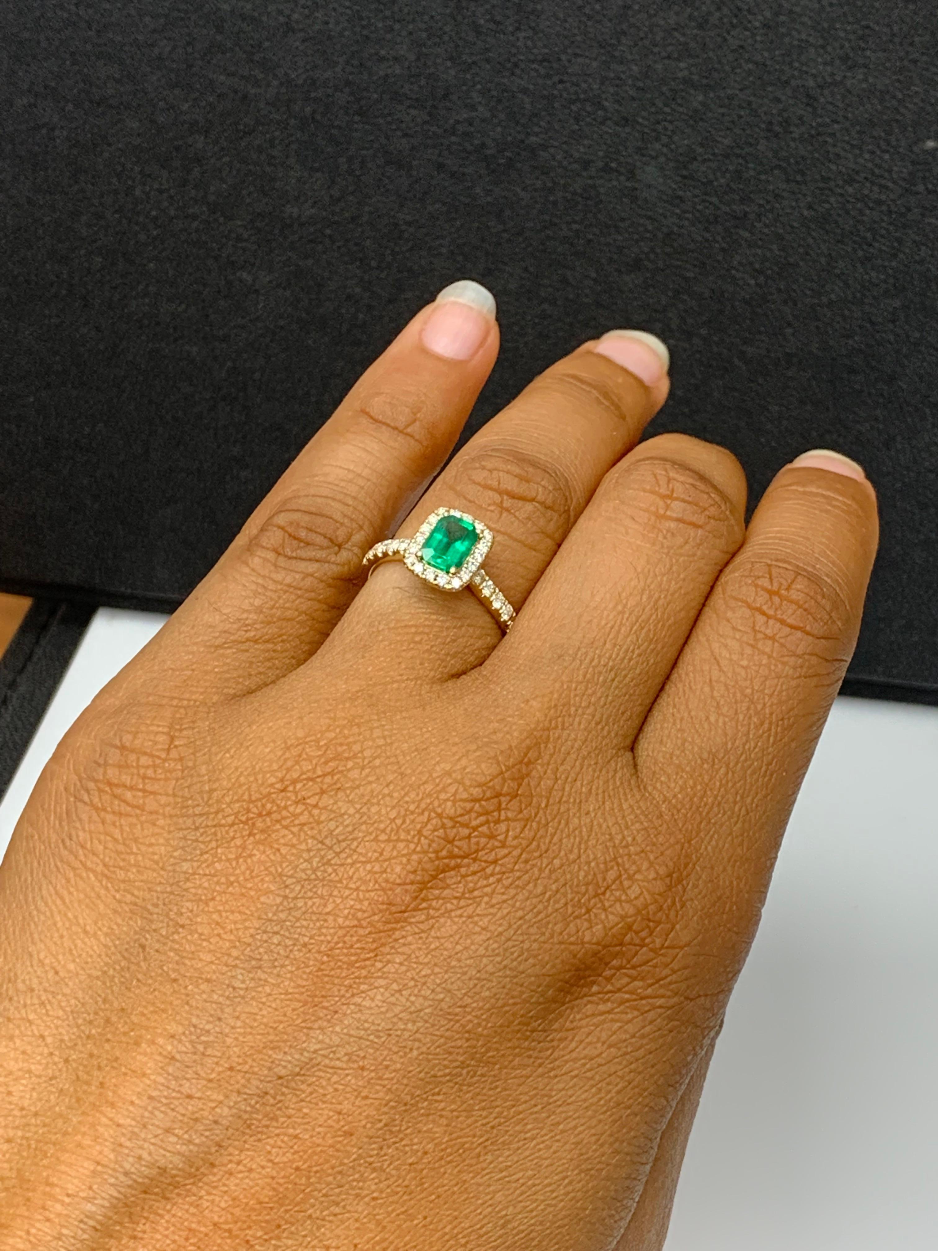 Bague de fiançailles en or jaune 18 carats, diamant émeraude de 0,77 carat en vente 4