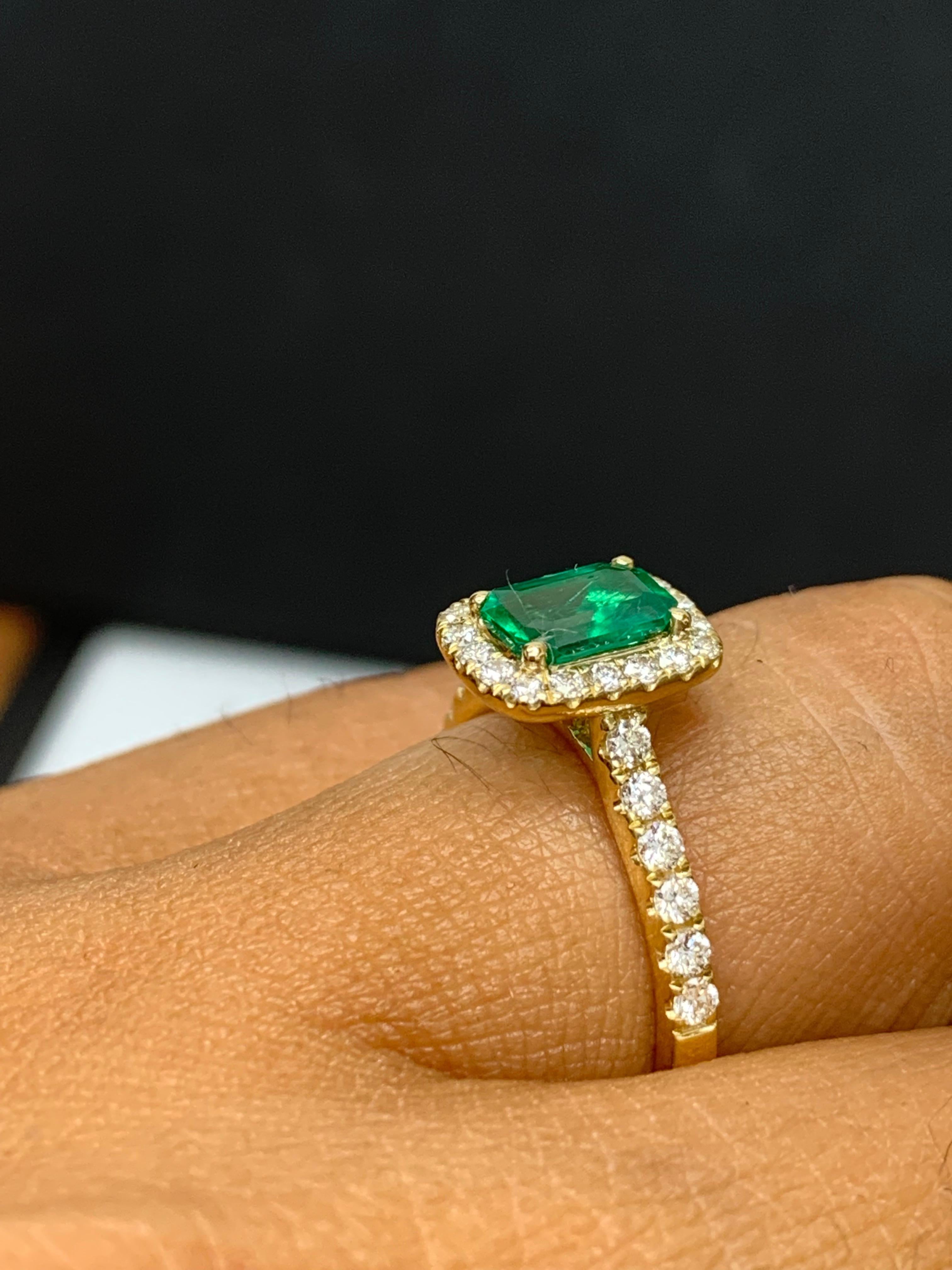 Bague de fiançailles en or jaune 18 carats, diamant émeraude de 0,77 carat Pour femmes en vente