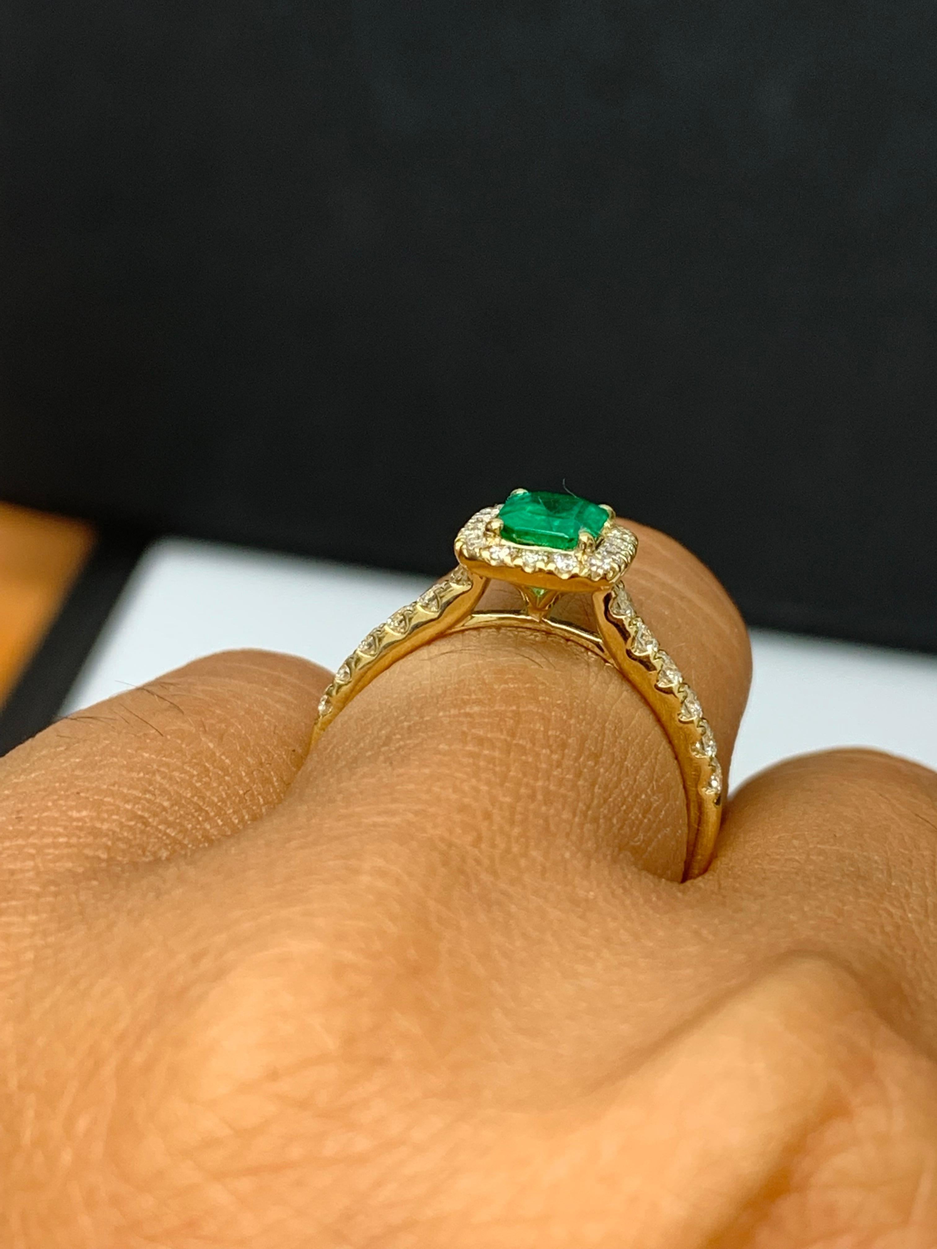 Bague de fiançailles en or jaune 18 carats, diamant émeraude de 0,77 carat en vente 2