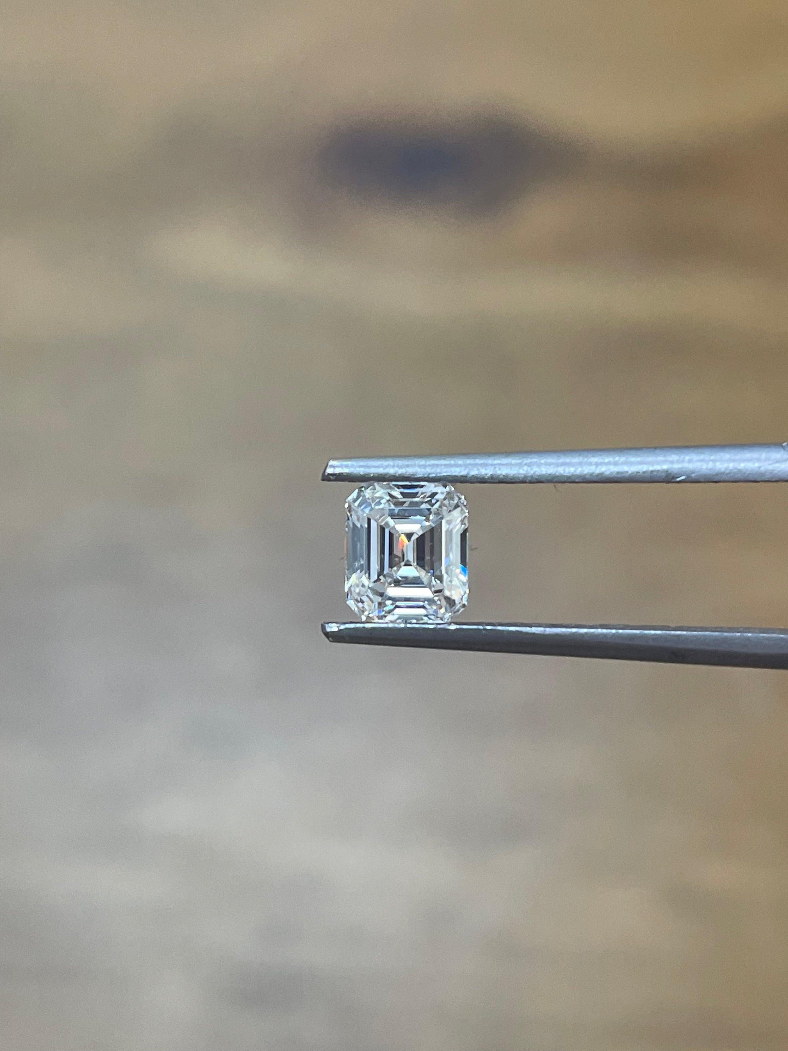 DESCRIPTION DE L'ARTICLE
ID # :
NY56827
Forme de la pierre :
EMERALD CUT
Poids du diamant :
0,77ct
La clarté :
SANS FAILLE SUR LE PLAN INTERNE
Couleur :
H
Coupez :
Excellent
Mesures :
5.57 x 4.89 x 3.15 mm
Profondeur % :
64.4%
Tableau %