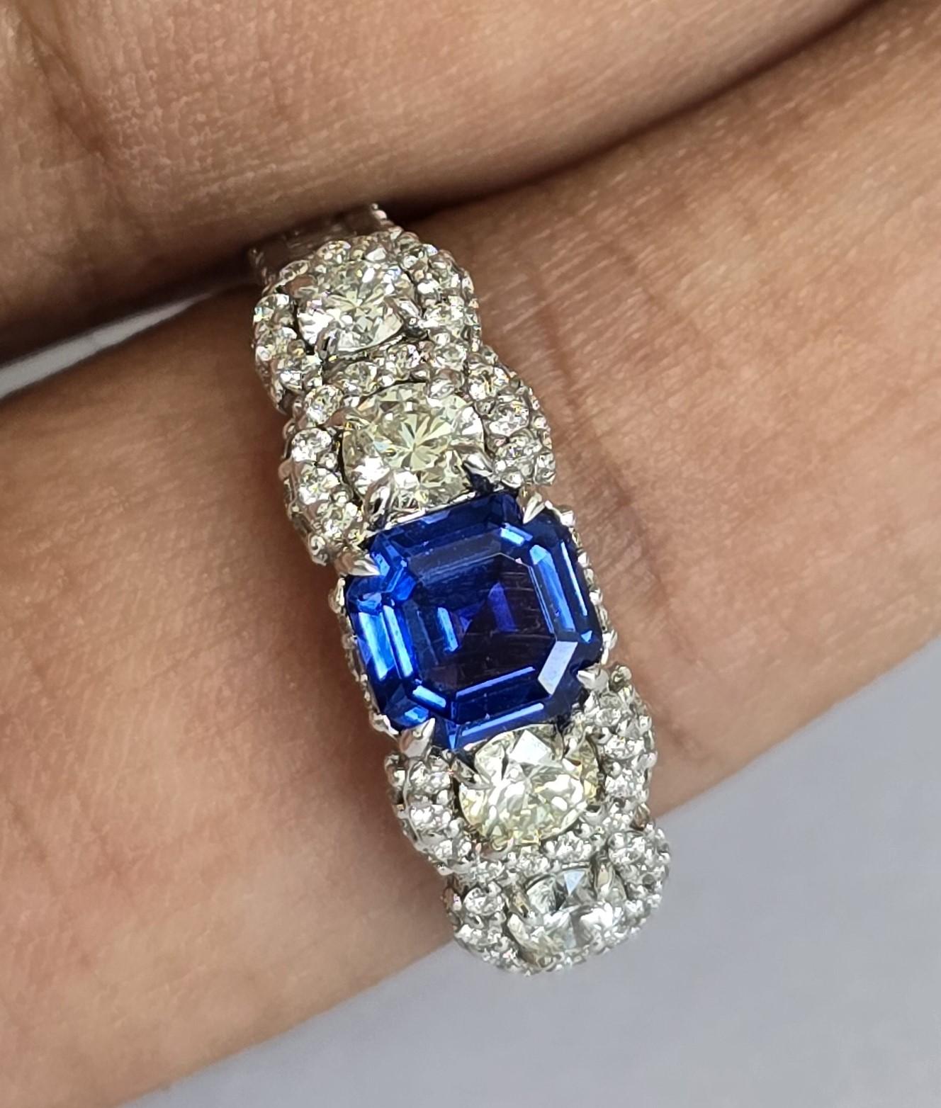 0.77 Carat Emerald Sapphire Ring In New Condition For Sale In บางรัก, TH