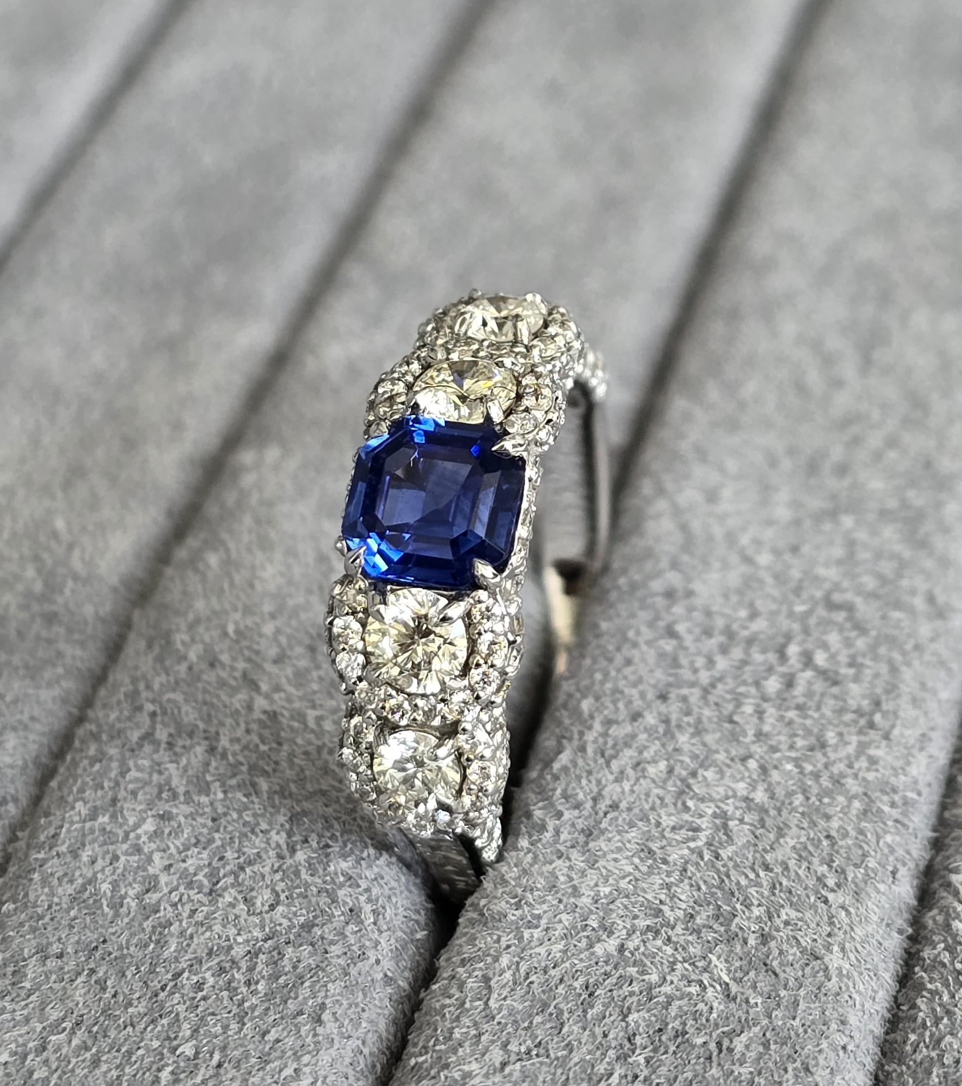 Women's or Men's 0.77 Carat Emerald Sapphire Ring For Sale