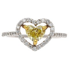 0,77 Karat schwebender Fancy Gelber Herz-Diamant & Diamant-Halo-Verlobungsring