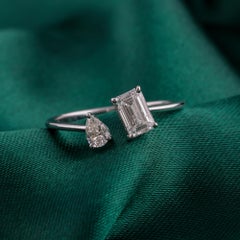 Anello "Toi et Moi" con diamante naturale taglio smeraldo a forma di pera da 0,77 carati, in oro bianco 18 carati