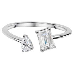 Bague « Toi et Moi » en or blanc 18 carats, sertie d'un diamant naturel taille émeraude en forme de poire de 0,77 carat