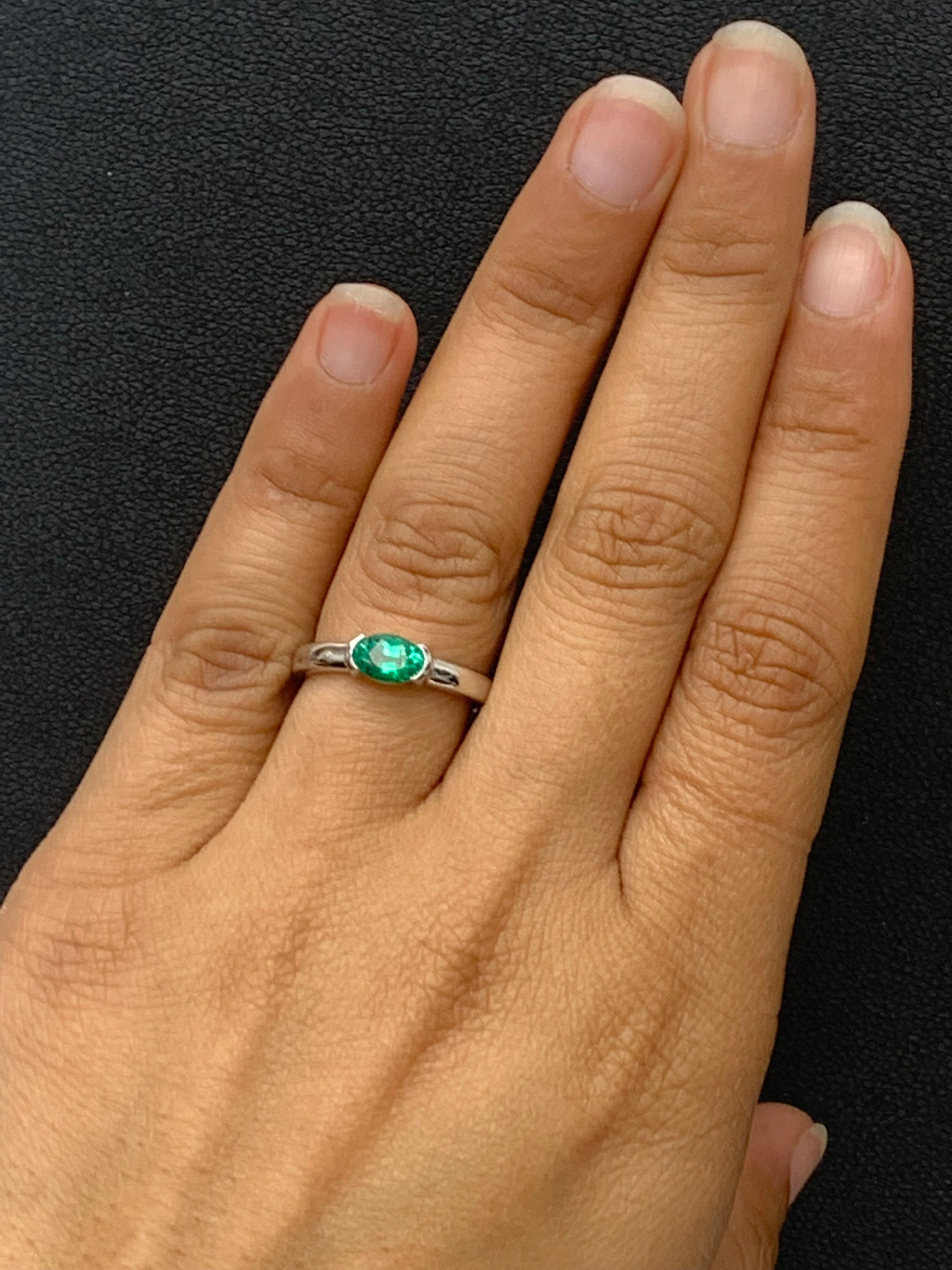 0.77 Carat Oval Cut Emerald Band Ring in 14K White Gold For Sale 3