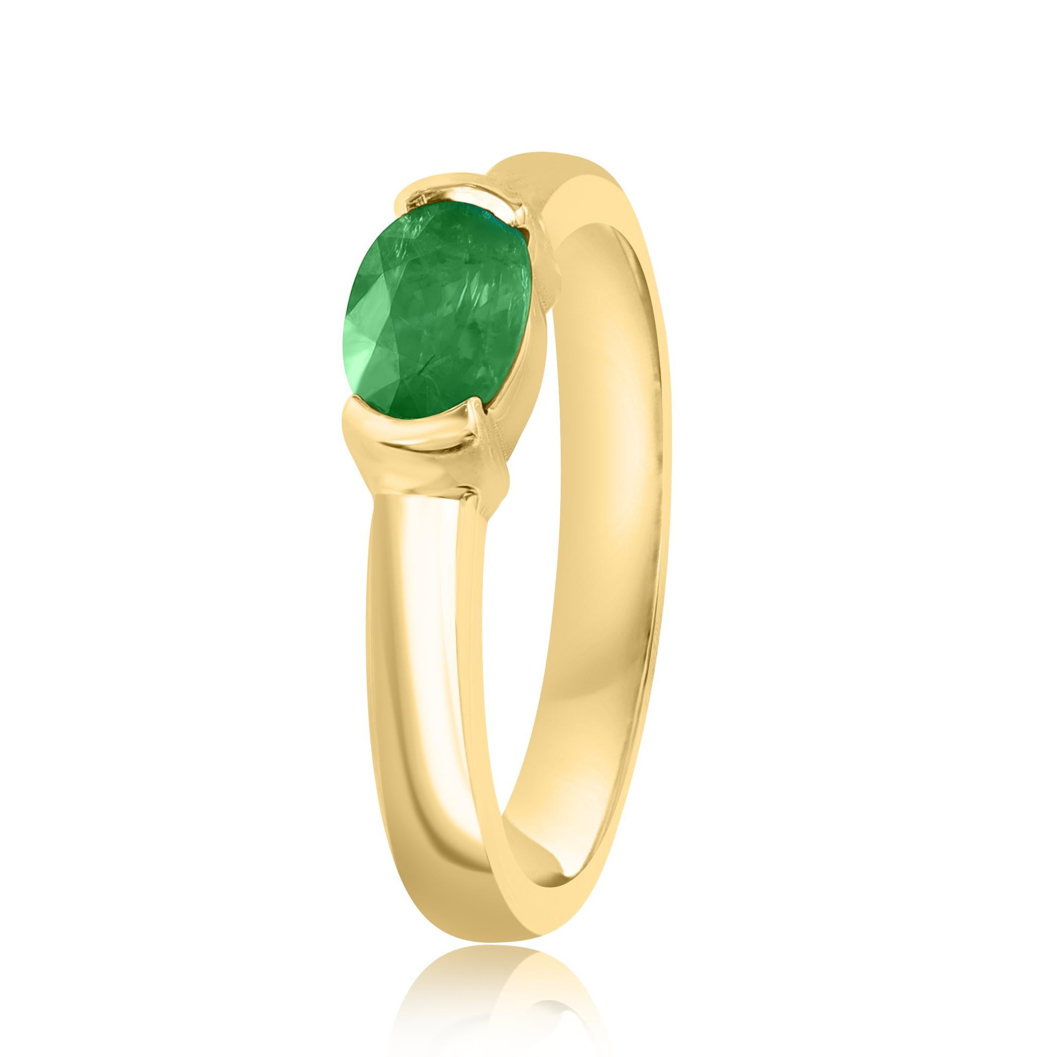0.77 Carat Oval Cut Emerald Band Ring in 14K Yellow Gold In New Condition For Sale In NEW YORK, NY