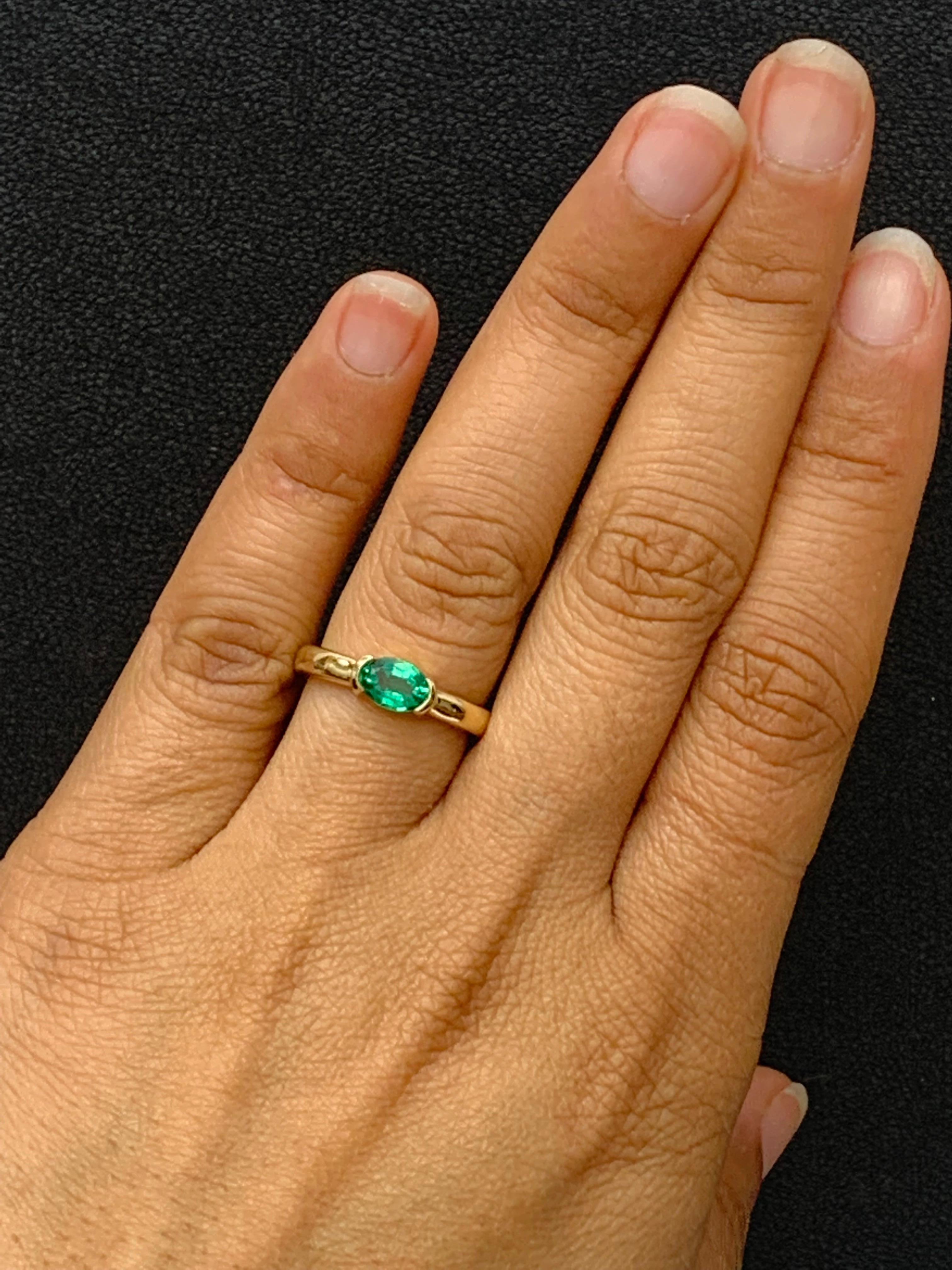 0.77 Carat Oval Cut Emerald Band Ring in 14K Yellow Gold For Sale 3