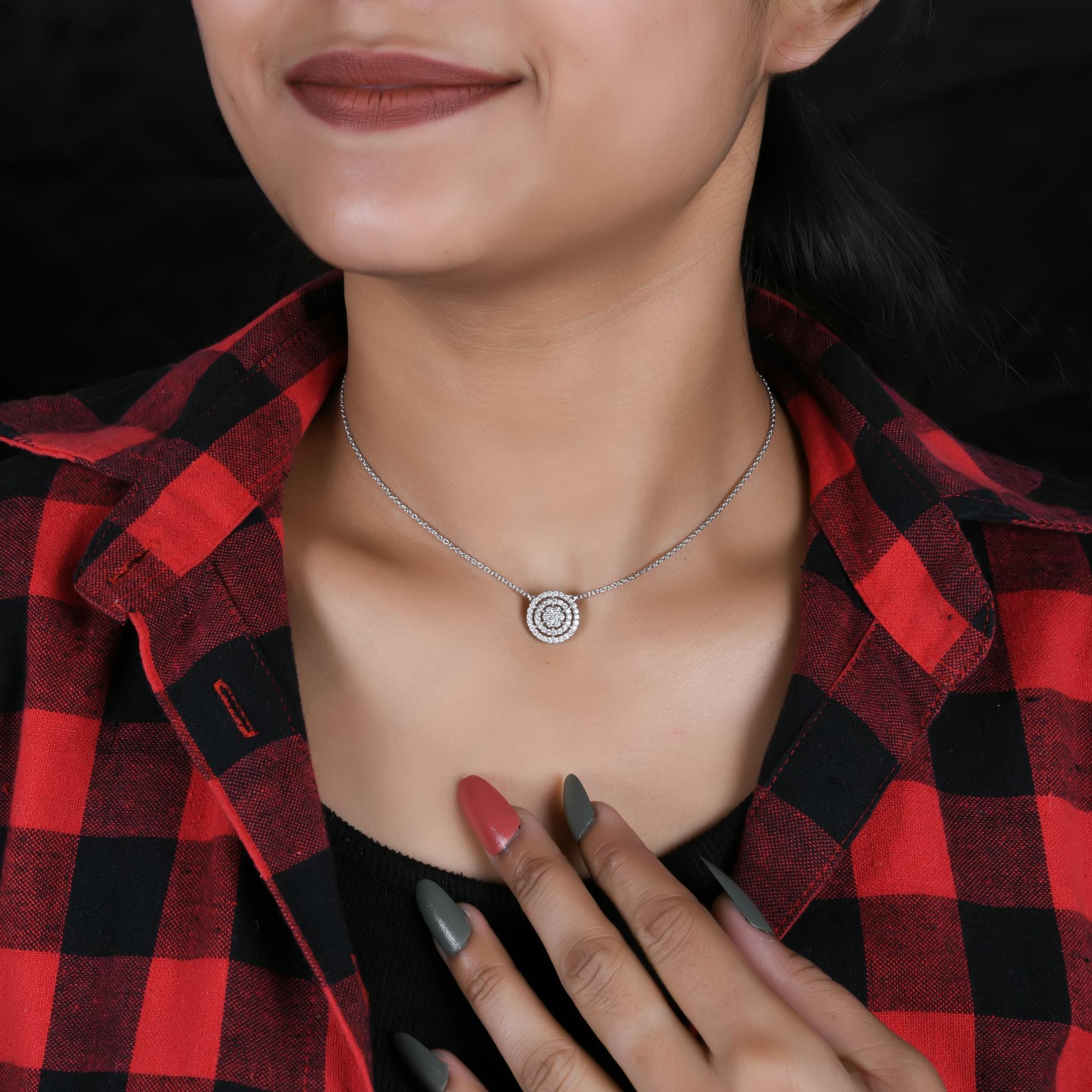 Moderno 0,77 Carati SI Chiarezza HI Colore Ciondolo di diamanti Collana fine in oro bianco 14 carati in vendita