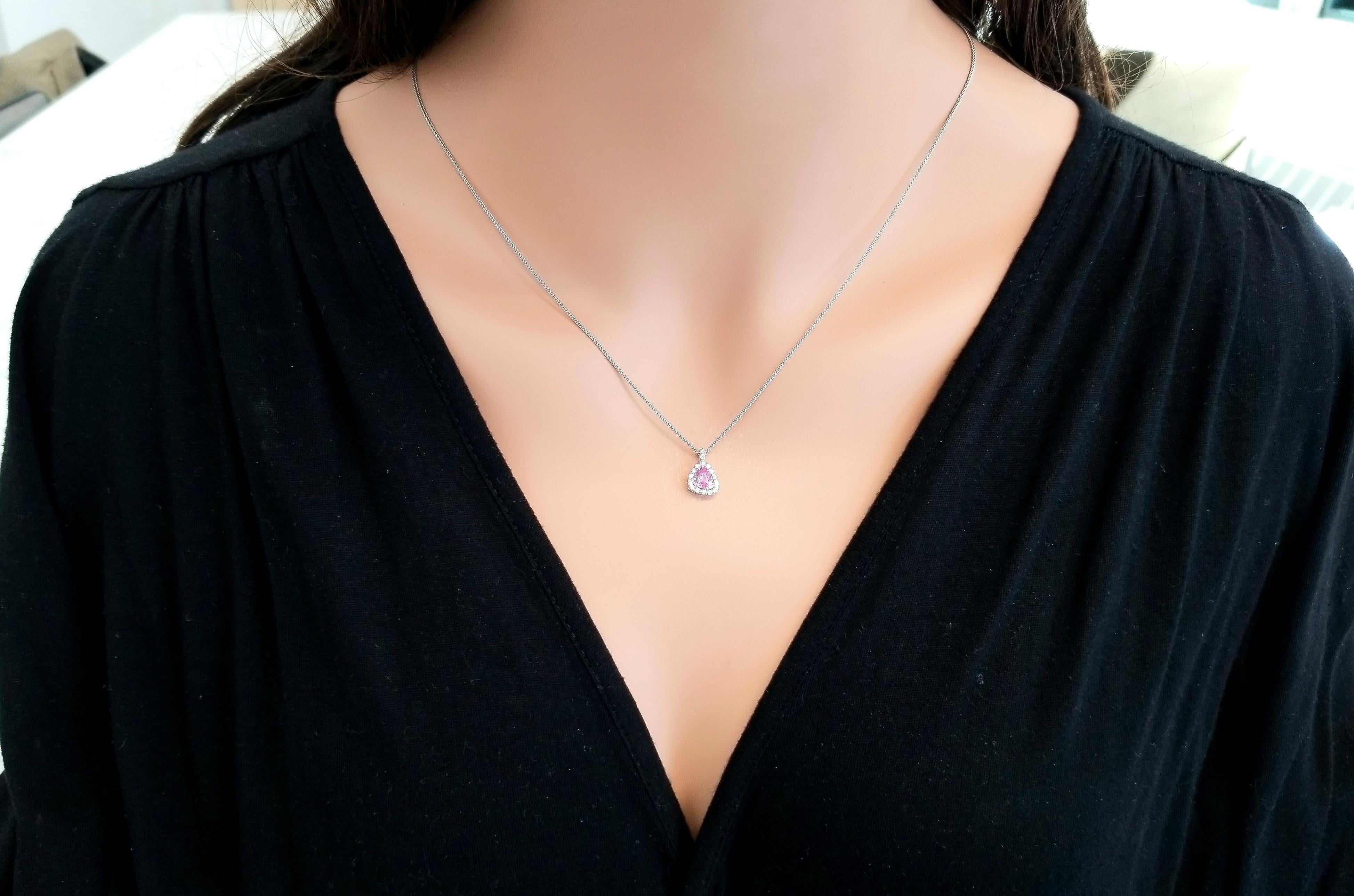 Contemporary 0.77 Carat Trillion Pink Sapphire and Diamond Pendant Necklace in 18 Karat Gold