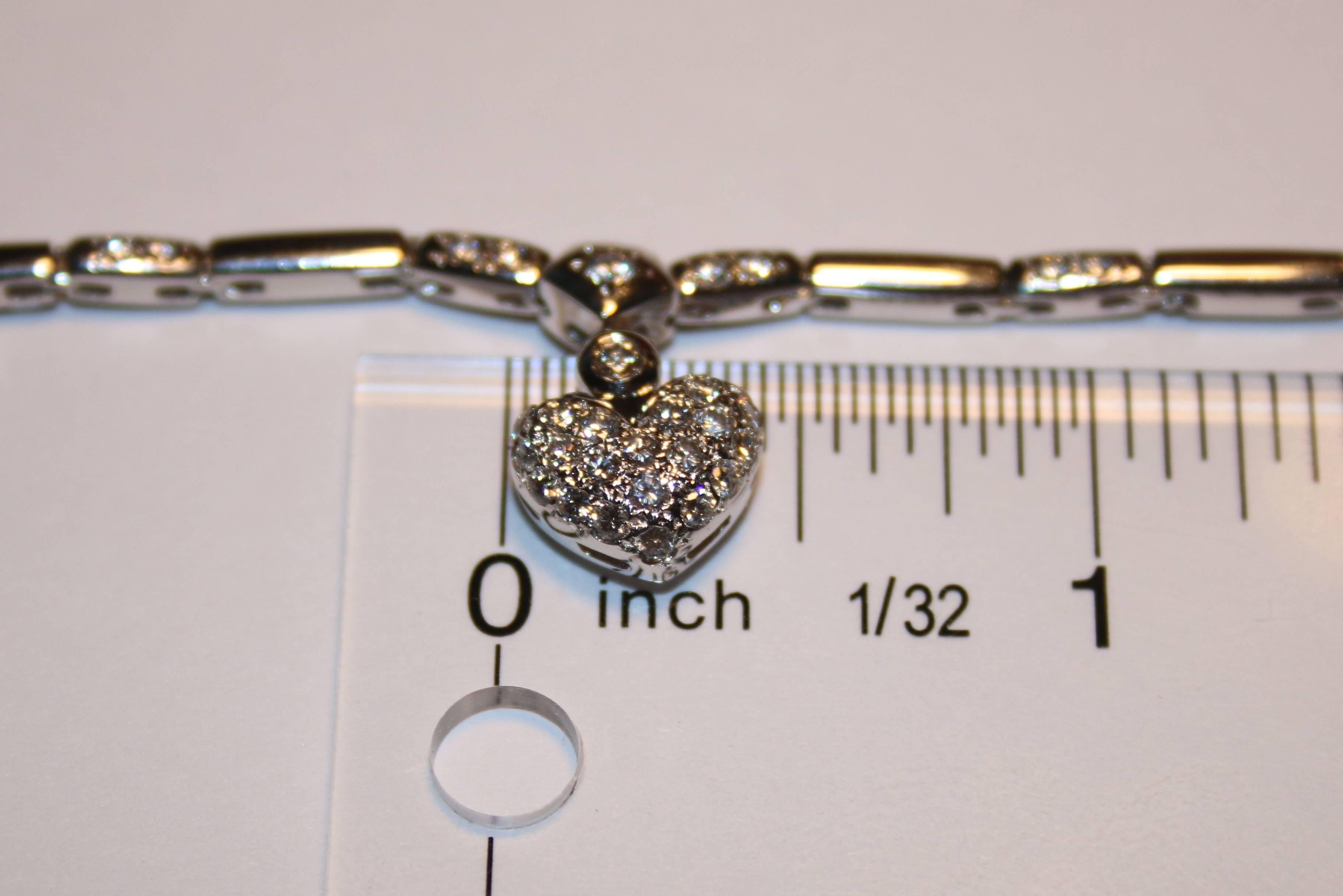0,77 Karat Diamant Gold Herz Halskette (Rundschliff) im Angebot