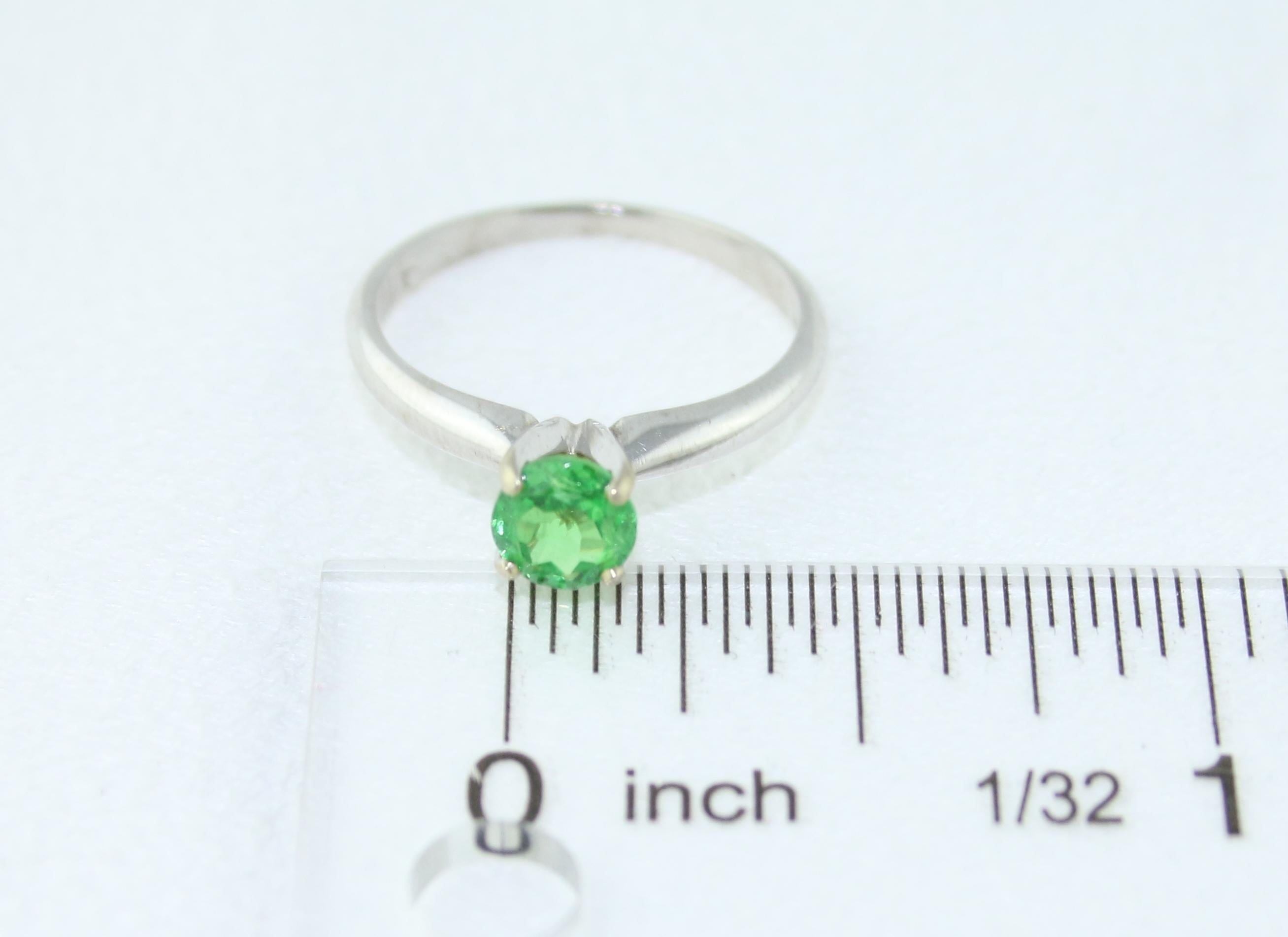 Women's 0.77 Carat Round Tsavorite Solitaire Gold Ring For Sale