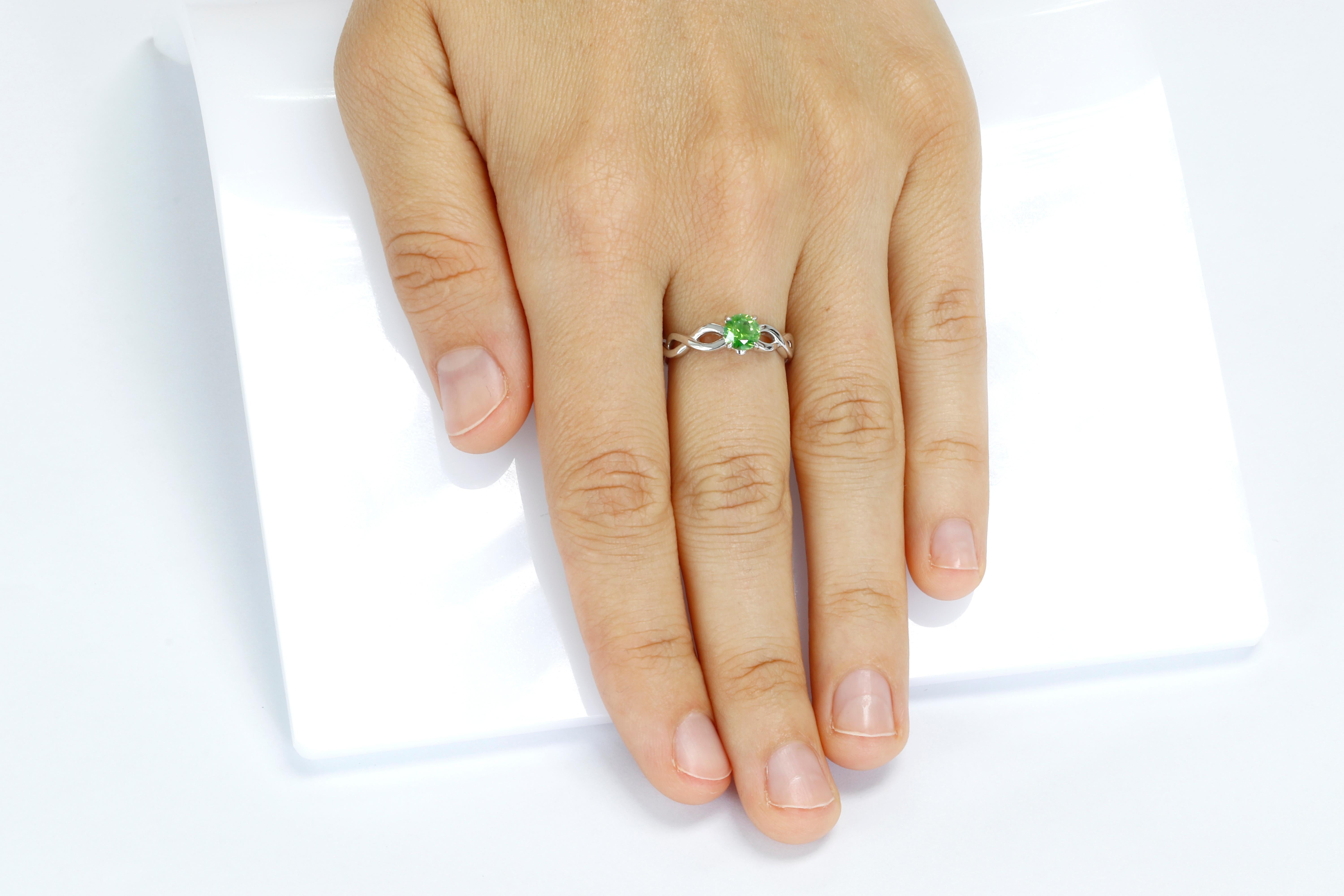 Round Cut Russian Demantoid 18 Karat Gold Engagement Wedding Fashion Ring For Sale