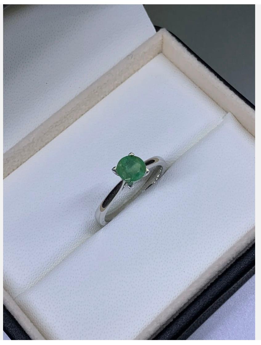 0.77ct Colombian Emerald Solitaire Engagement Ring In 18k White Gold For Sale 1