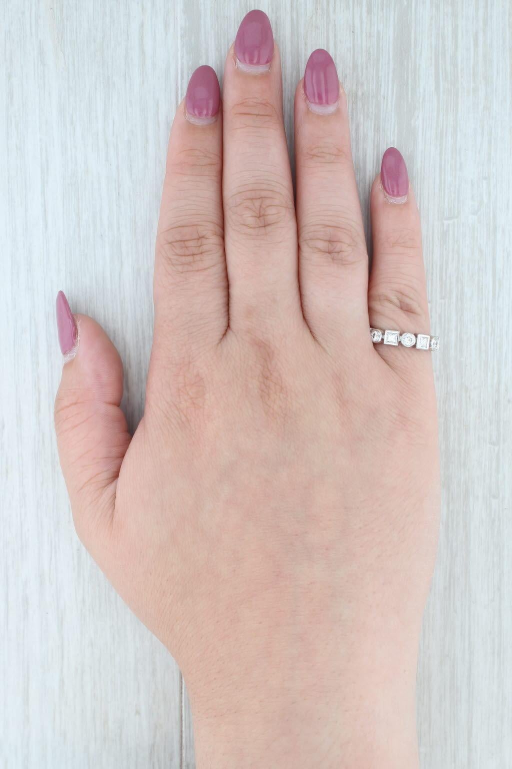 0.77ctw Anillo Apilable de Diamantes Anillo de Aniversario de Boda de Oro Blanco de 14k Tamaño 6 en venta 4
