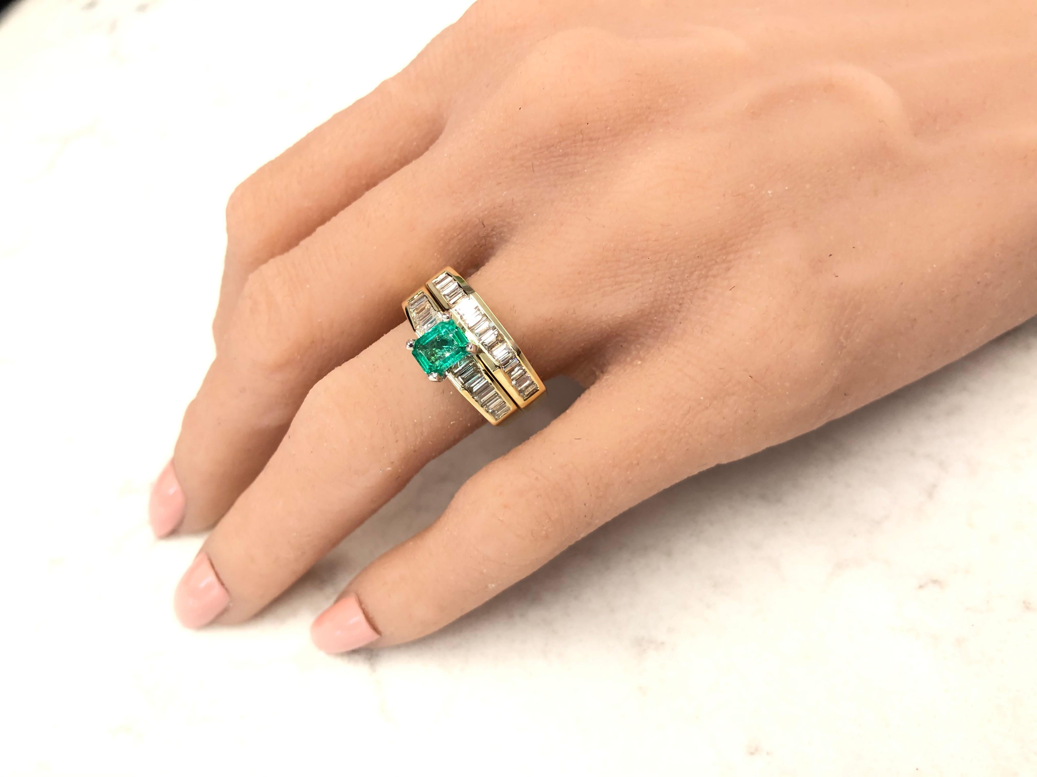 0.78 Carat Colombina Emerald and Diamond Ring Set in 14 Karat Yellow Gold In New Condition In Chicago, IL