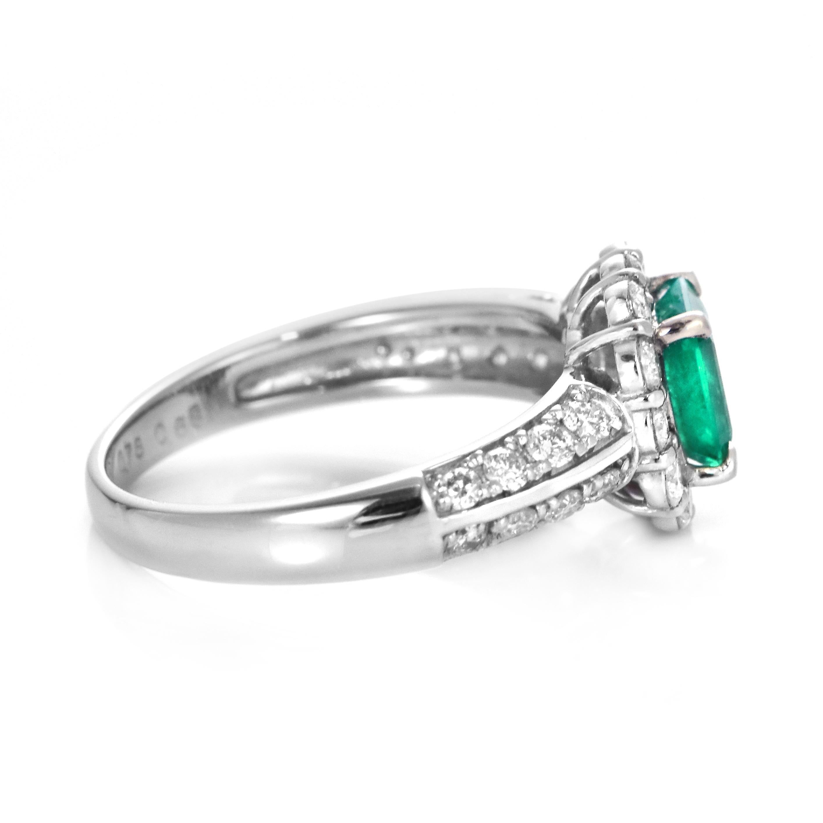 Bague en platine de 0,78 carat d'émeraudes et de diamants naturels d'un vert Vivid Greene & Greene en vente 5