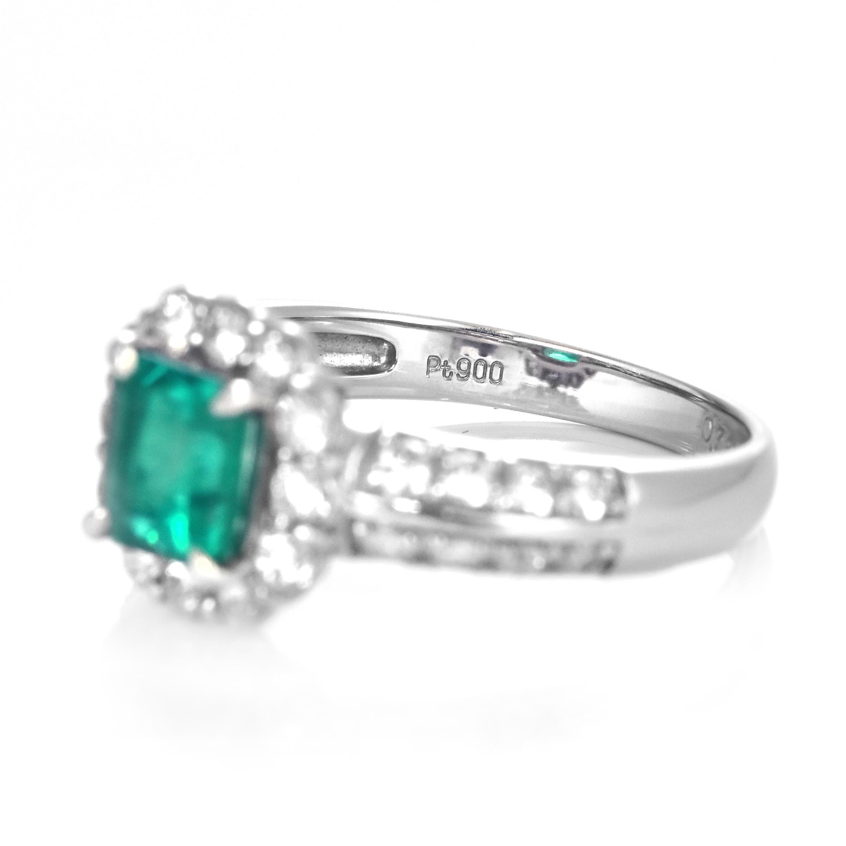 Bague en platine de 0,78 carat d'émeraudes et de diamants naturels d'un vert Vivid Greene & Greene en vente 1