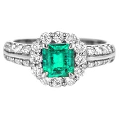 0,78 Karat Natürlicher, Vivid Grüner Smaragd & Diamantring aus Platin