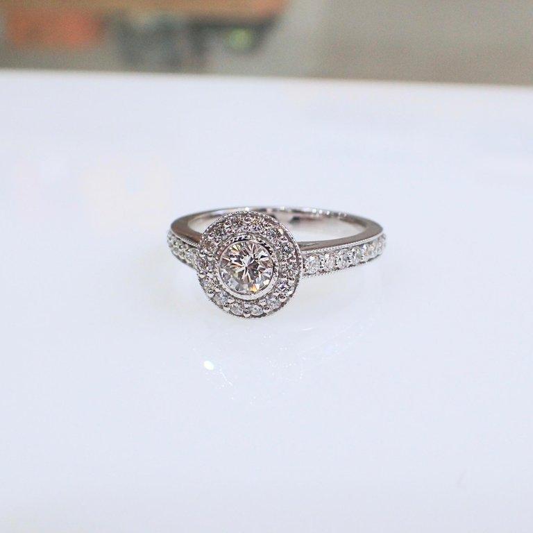 0.78 Carat of G VS1 Round Brilliant Cut Diamond Ring 18 Karat White Gold In New Condition For Sale In Coral Gables, FL