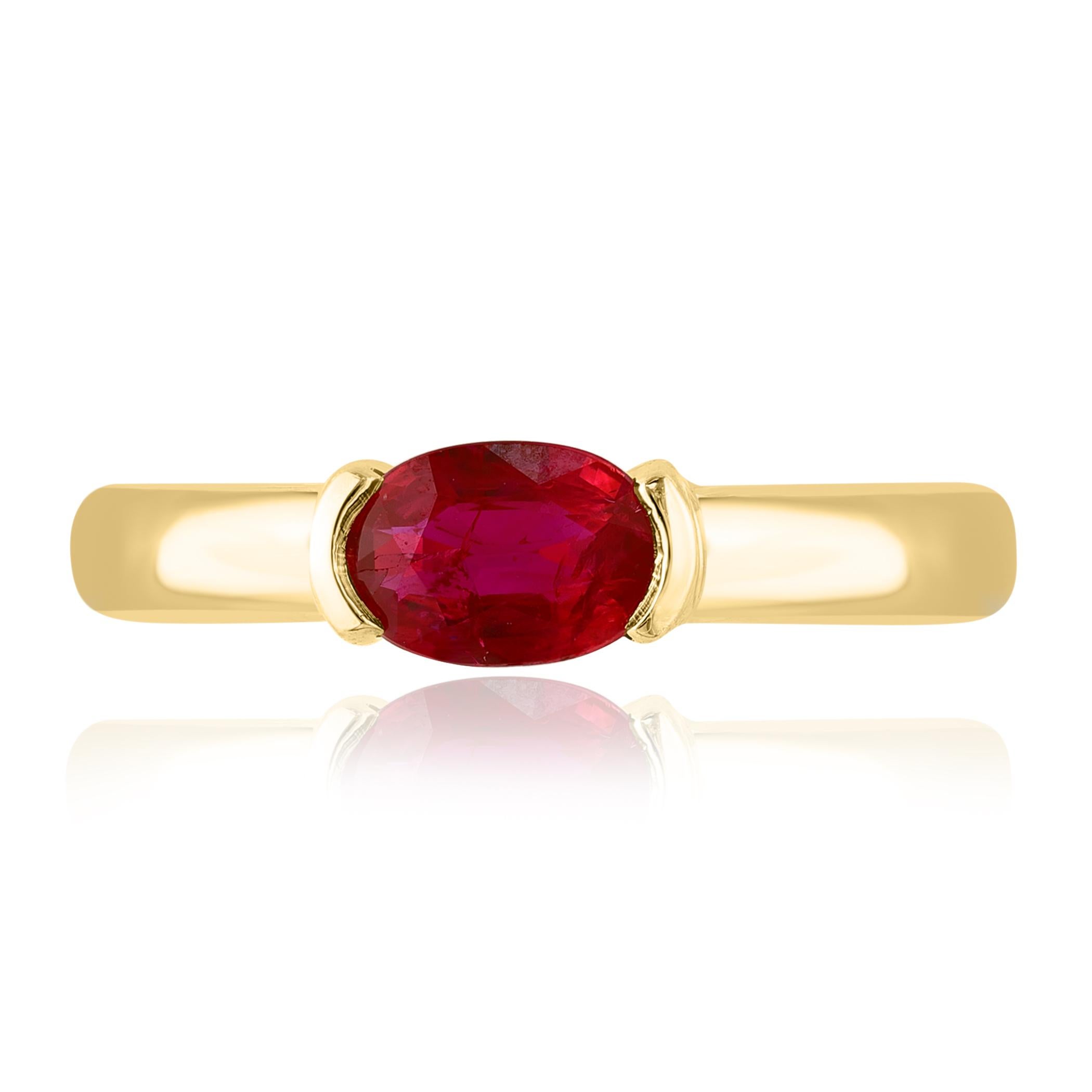 0.78 Carat Oval Cut Ruby Band Ring in 14K Yellow Gold In New Condition For Sale In NEW YORK, NY