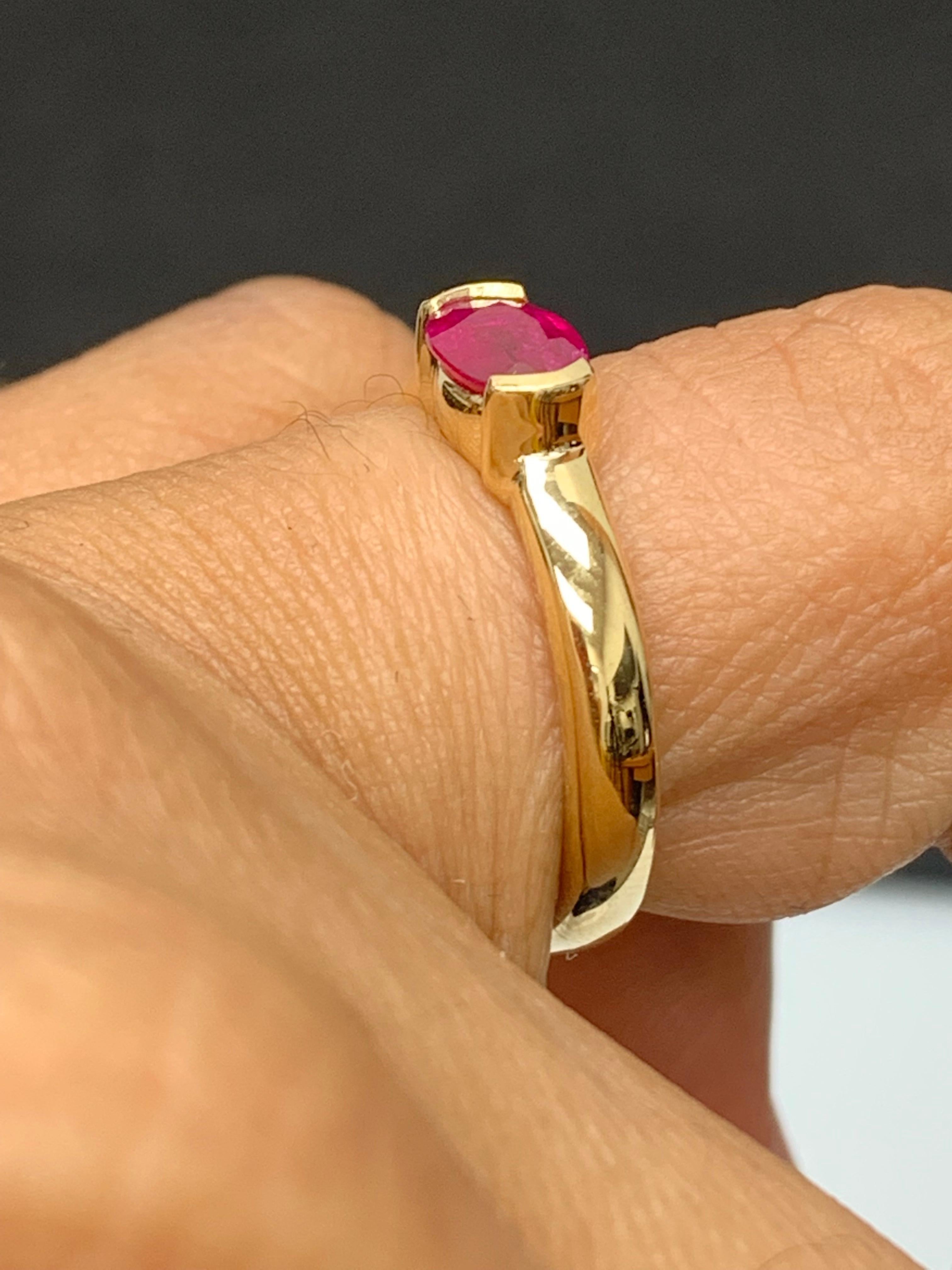 0.78 Carat Oval Cut Ruby Band Ring in 14K Yellow Gold For Sale 3