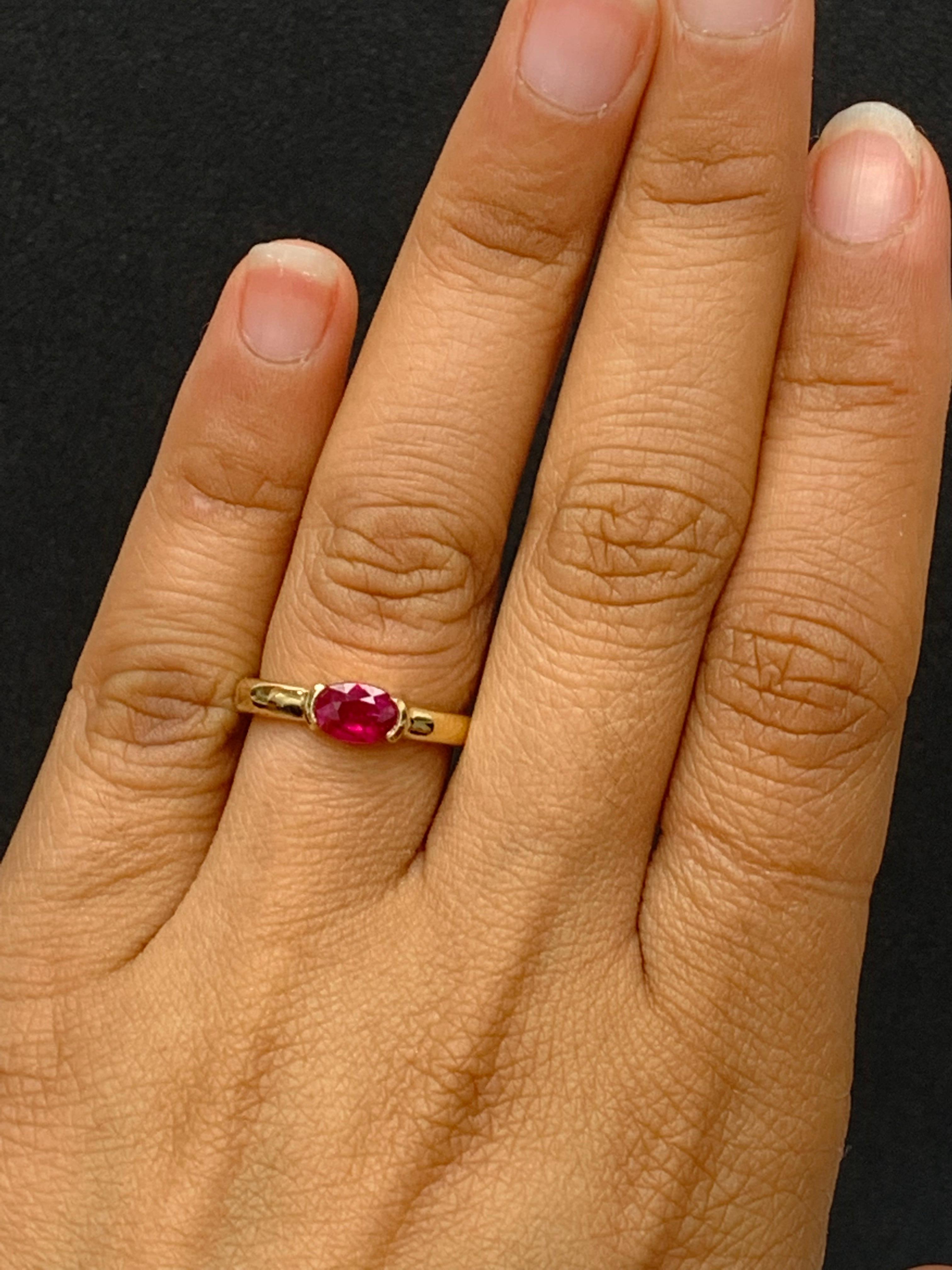 0.78 Carat Oval Cut Ruby Band Ring in 14K Yellow Gold For Sale 4