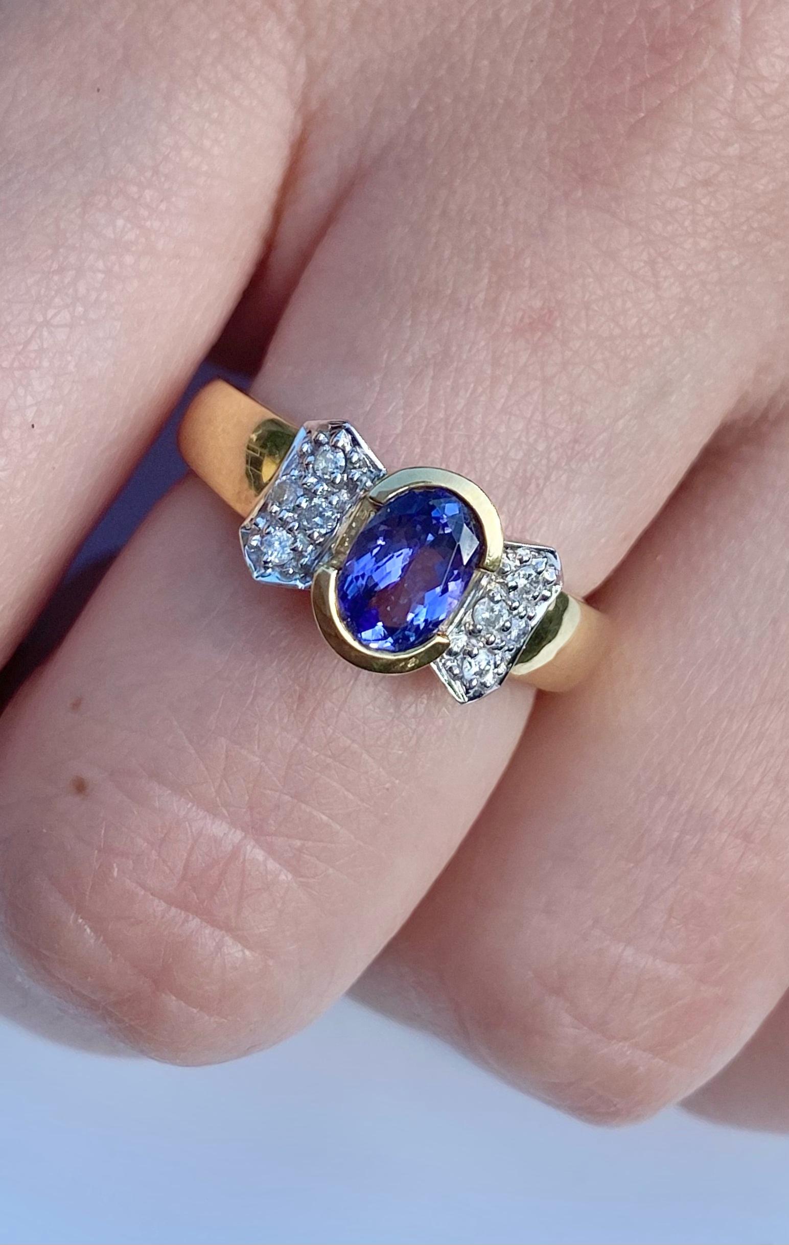 Oval Cut 0.78 Carat Oval-Cut Tanzanite, Diamond and 14K Yellow Gold Engagement Ring For Sale