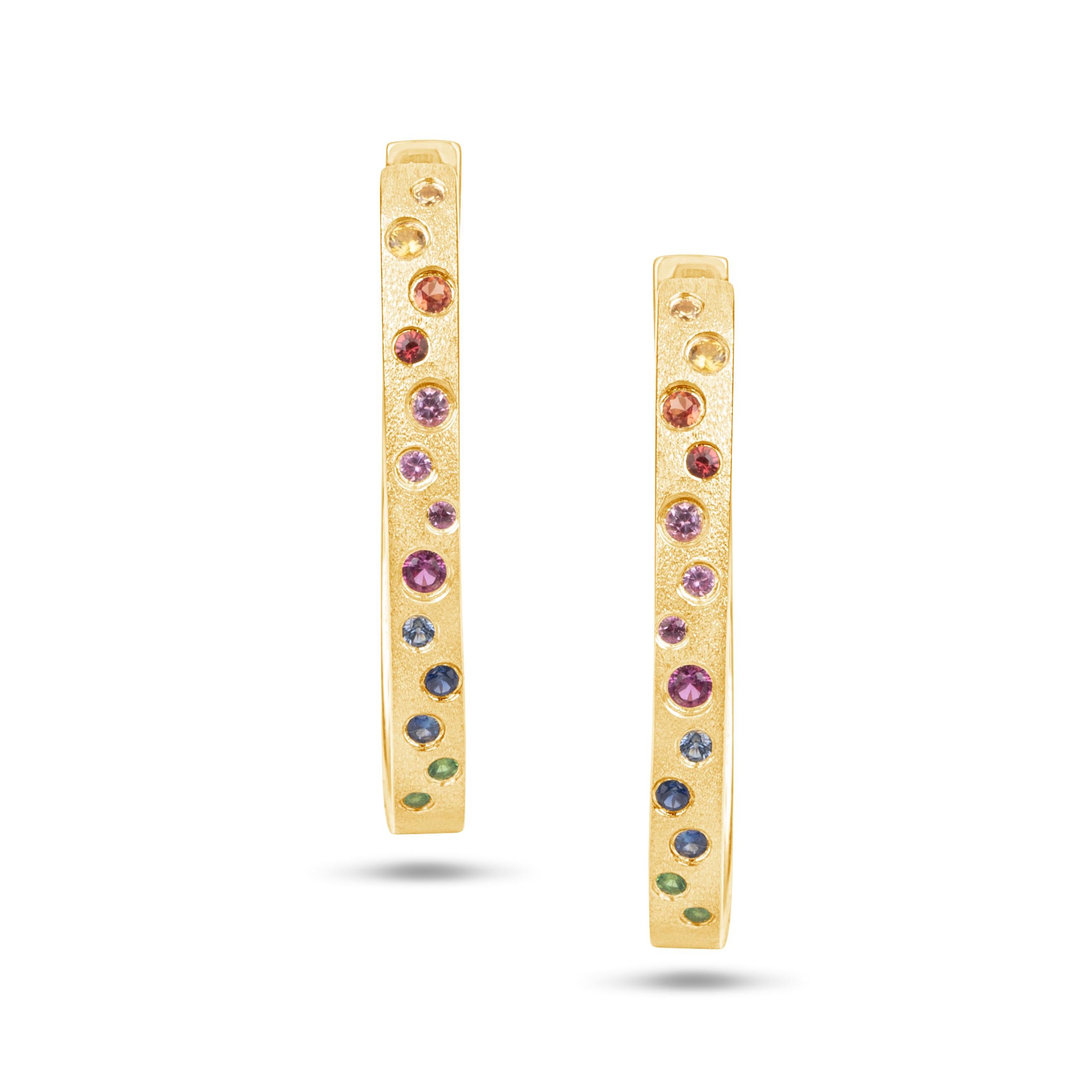 Round Cut 0.78 Carat Rainbow Sapphire and Tsavorite Flush Set Oval Hoop Gold Earrings For Sale