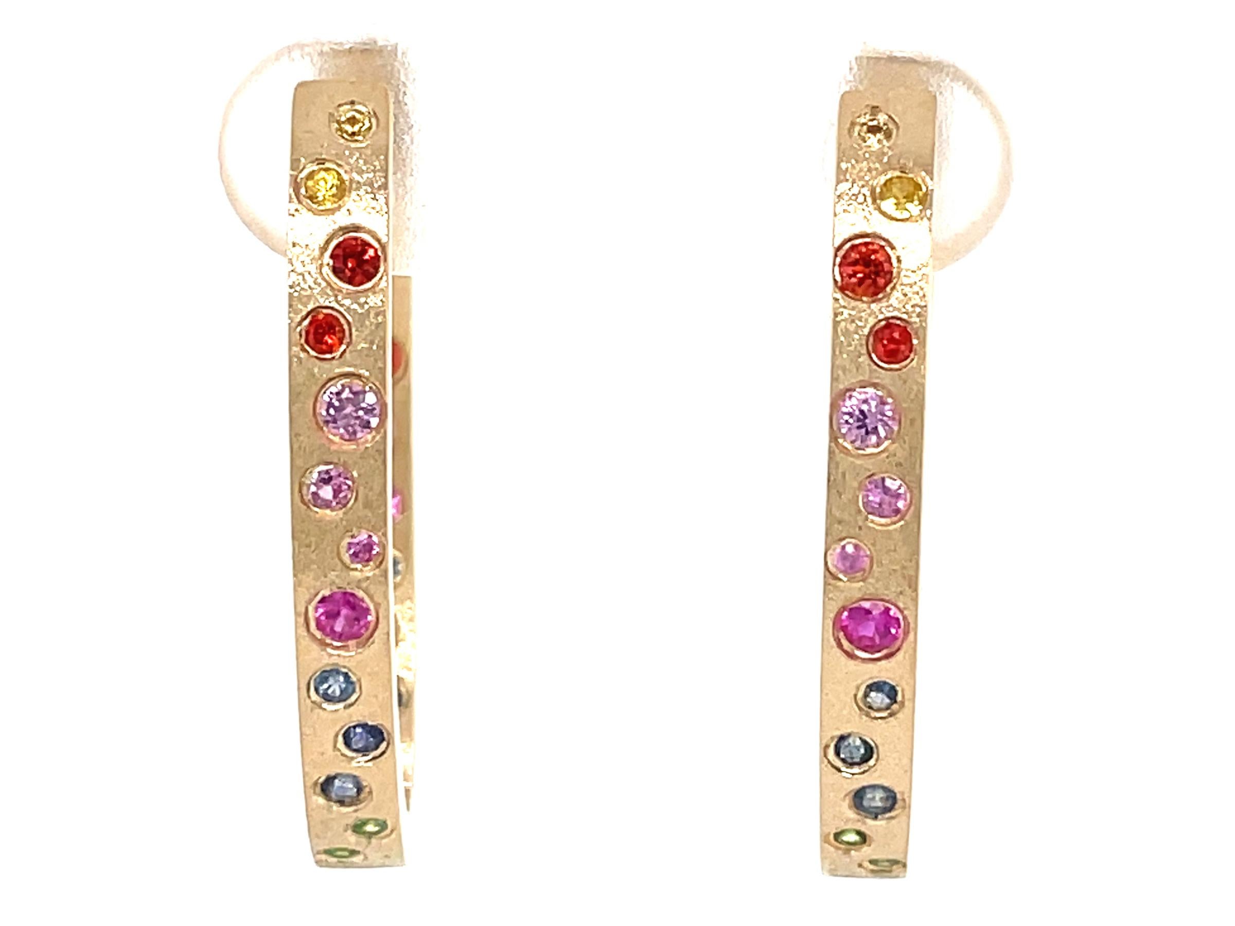 0.78 Carat Rainbow Sapphire and Tsavorite Flush Set Oval Hoop Gold Earrings In New Condition For Sale In Great Neck, NY