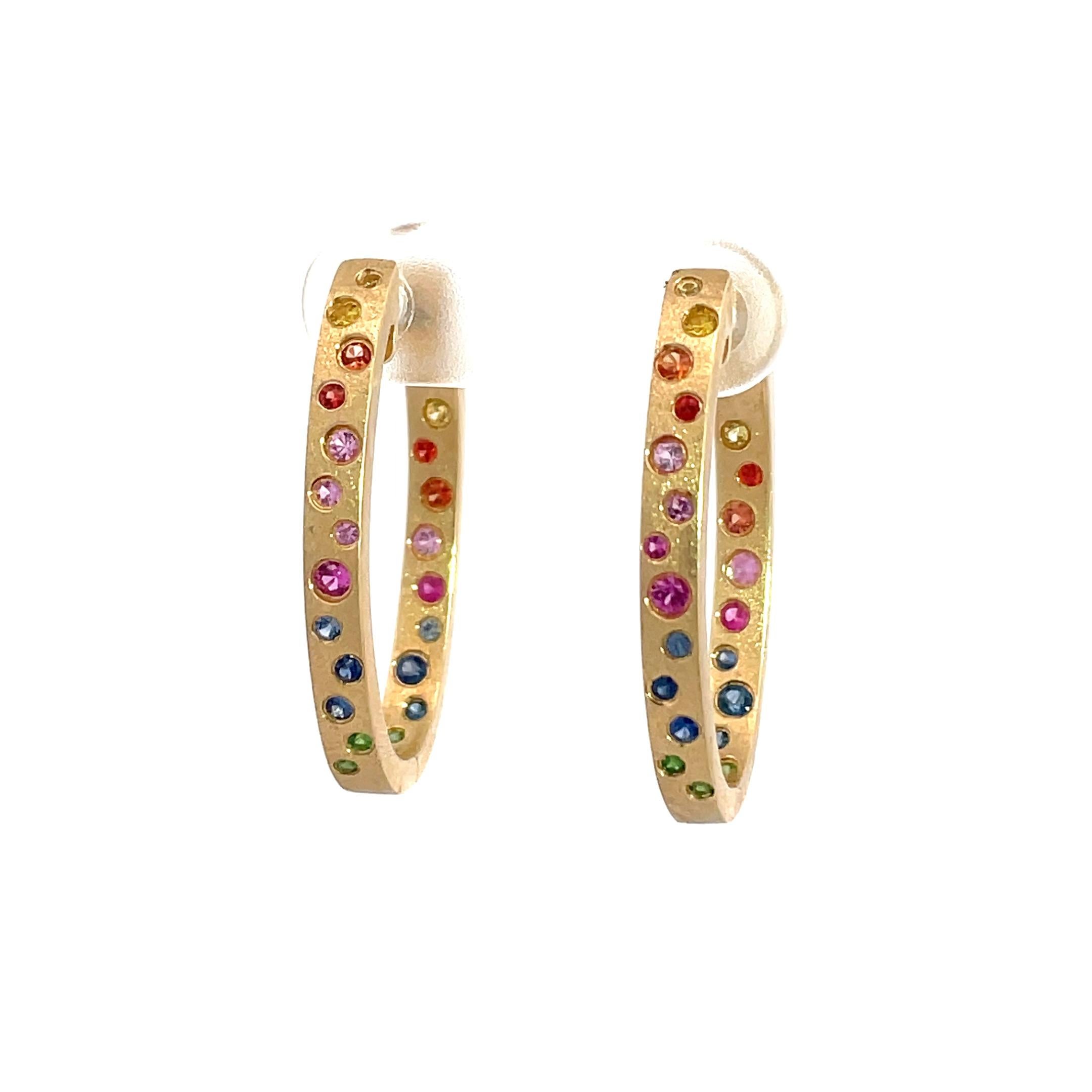 Women's 0.78 Carat Rainbow Sapphire and Tsavorite Flush Set Oval Hoop Gold Earrings For Sale