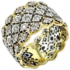 Anillo de diamante brillante redondo de 0,78 quilates y banda de oro blanco y amarillo de 18 quilates