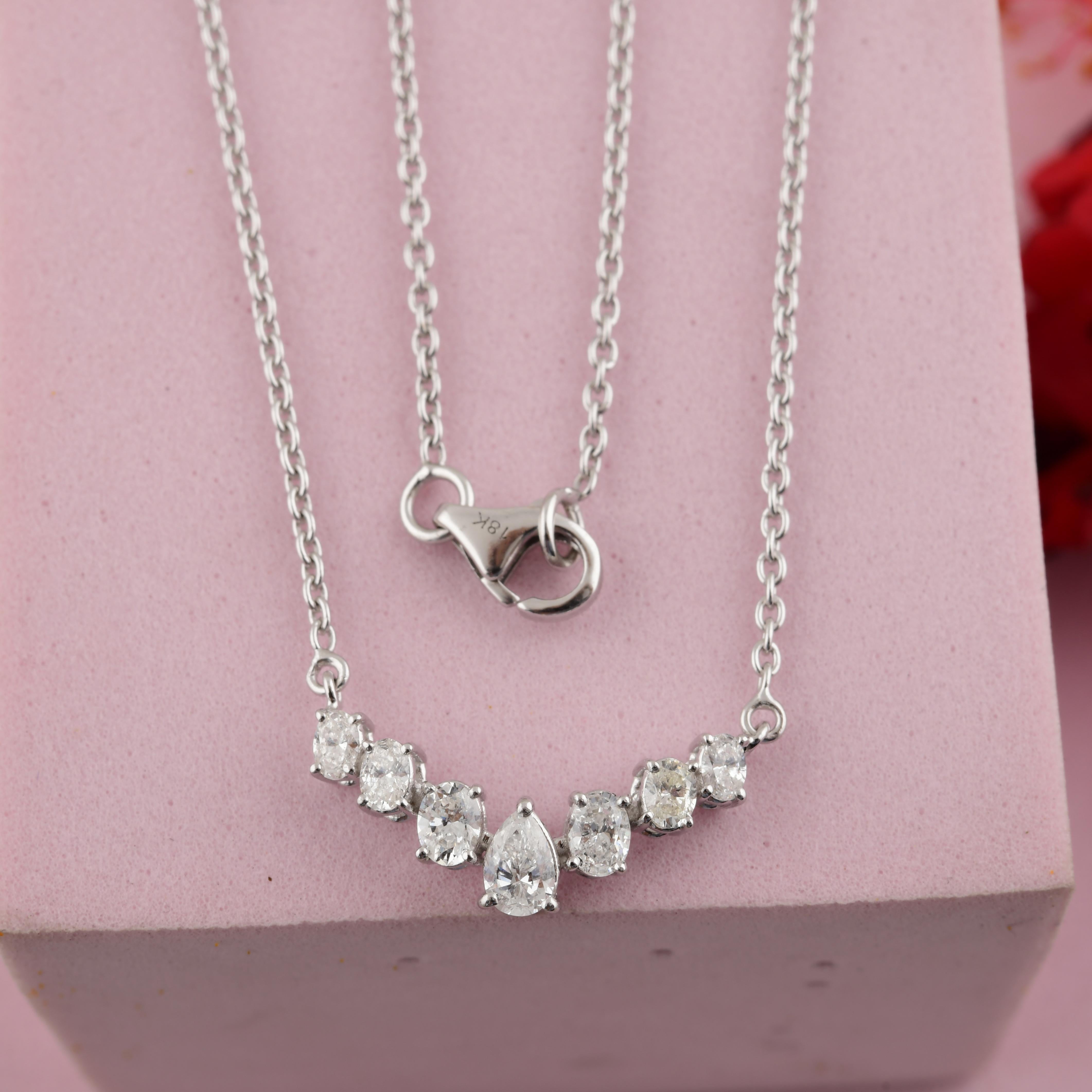 Moderno 0,78 Carati SI Chiarezza HI Colore Collana di diamanti ovali a pera in oro bianco 18 carati in vendita