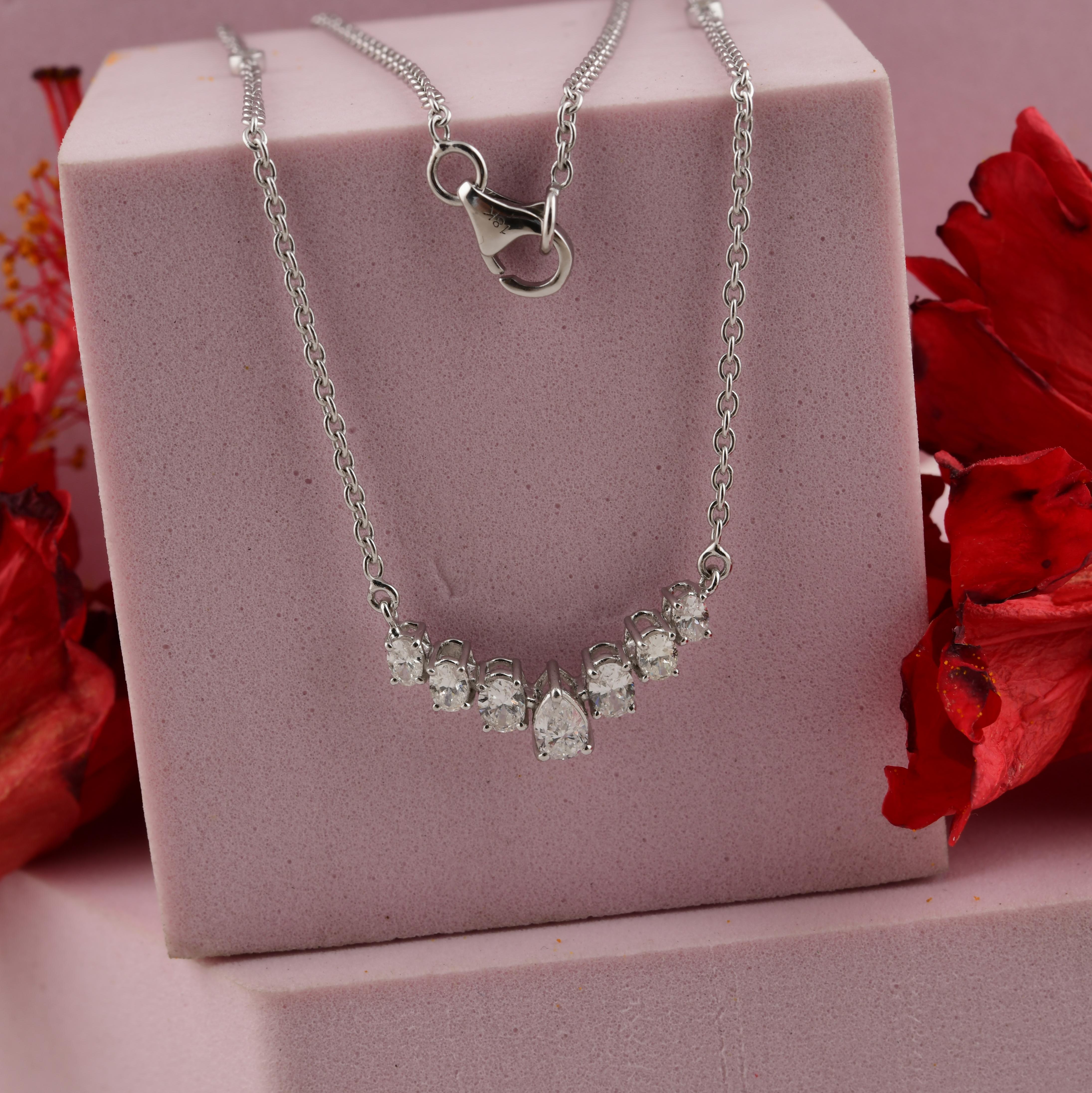 0,78 Carati SI Chiarezza HI Colore Collana di diamanti ovali a pera in oro bianco 18 carati In condizioni Nuovo in vendita a Diera, Dubai