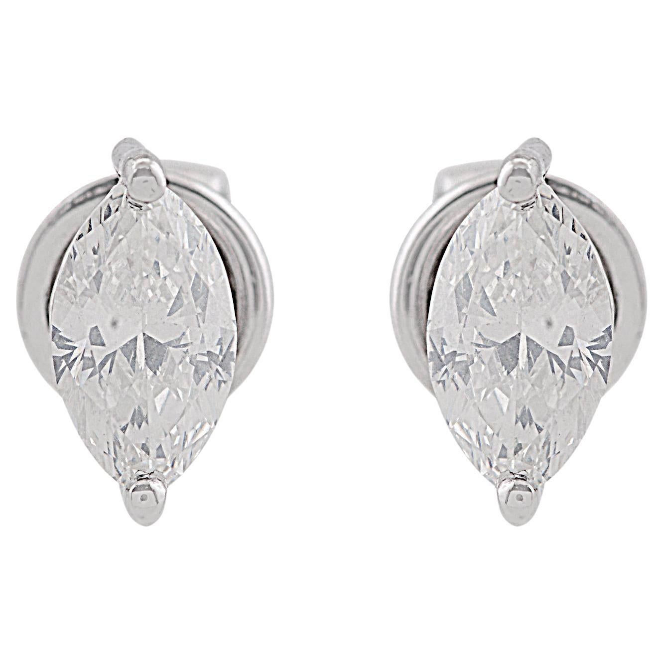 Clous d'oreilles solitaires en or blanc 10 carats avec diamants taille marquise de 0,78 carat en vente