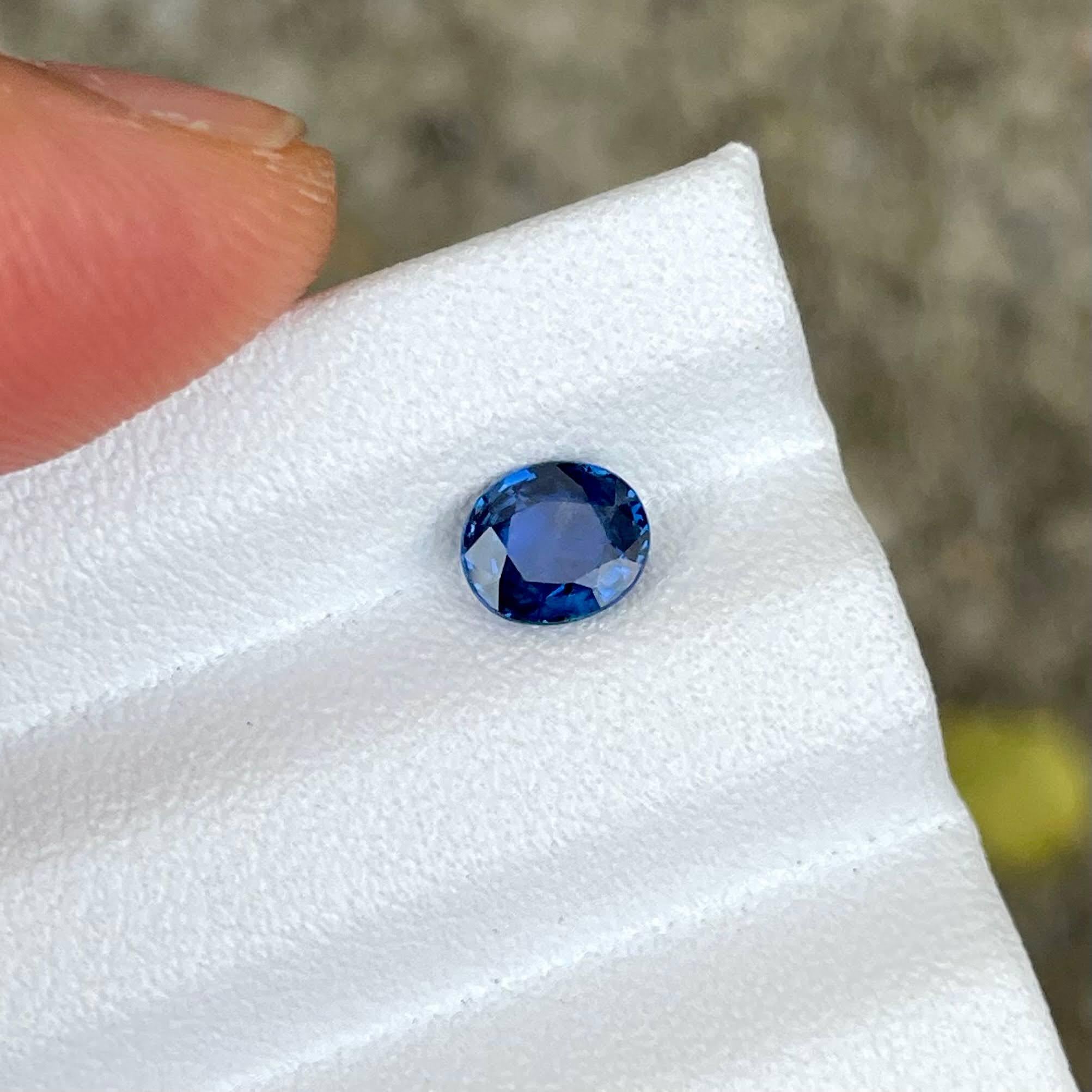 0,78 Karat purpurblauer Saphir Stein Ovalschliff Sri Lanka Edelstein im Angebot 1