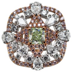 0,78 ct Fancy Light Yellow Green Radiant Cut Diamond Cocktail Ring GIA Scarselli