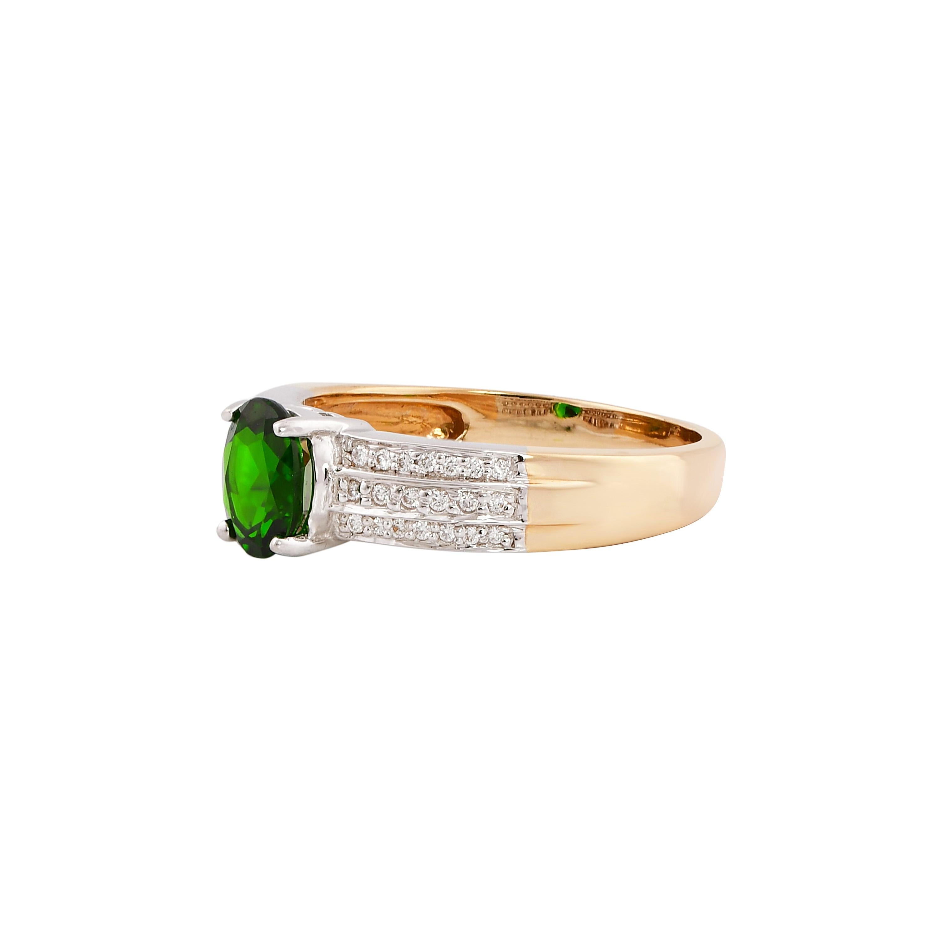 Contemporary 0.781 Carat Chrome Diopside Ring in 14 Karat Yellow Gold For Sale